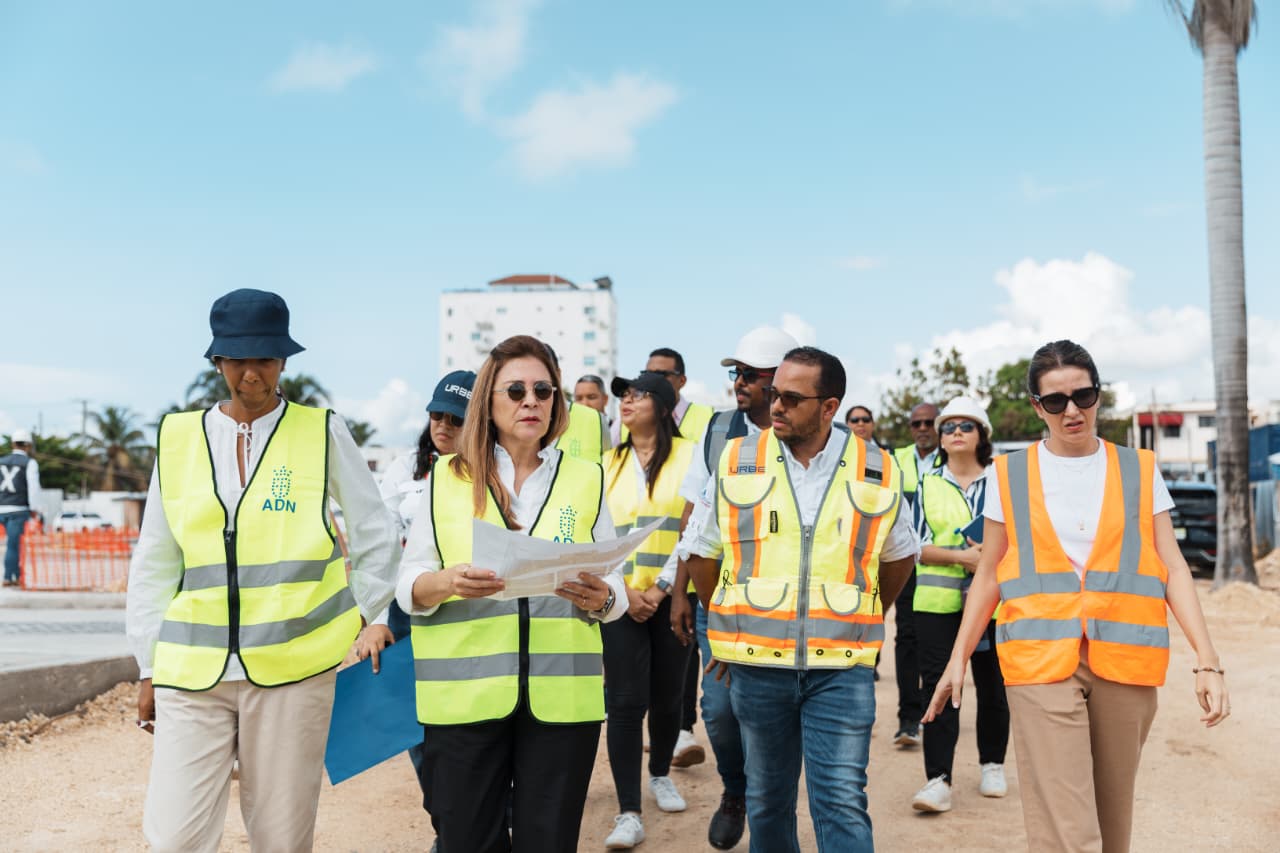 Carolina Mejía muestra hitos de su gestión al frente de Santo Domingo