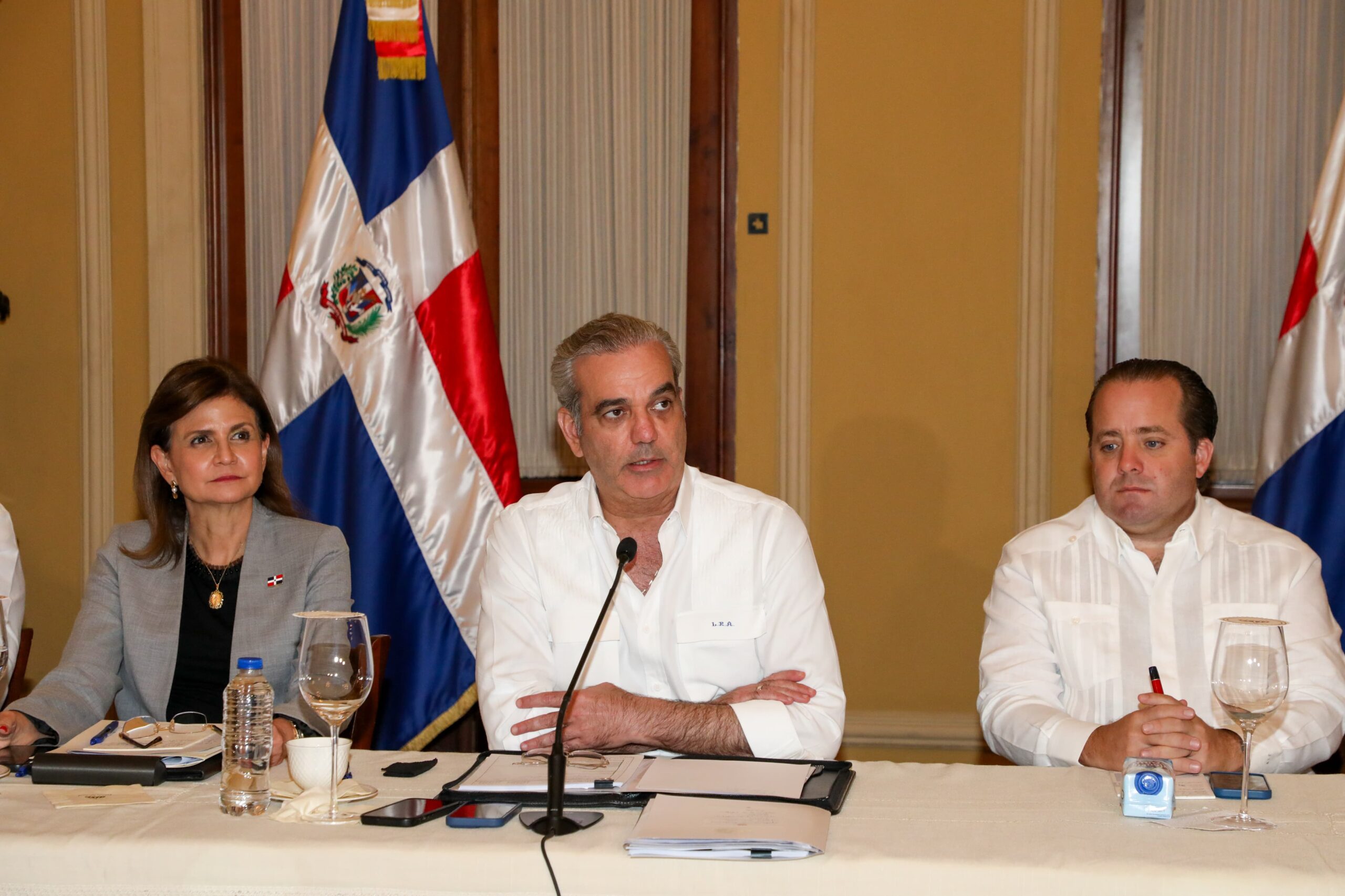Abinader dispone suspensión de docencia y labores en sectores público y privado por 48 horas en el Gran Santo y litoral Sur