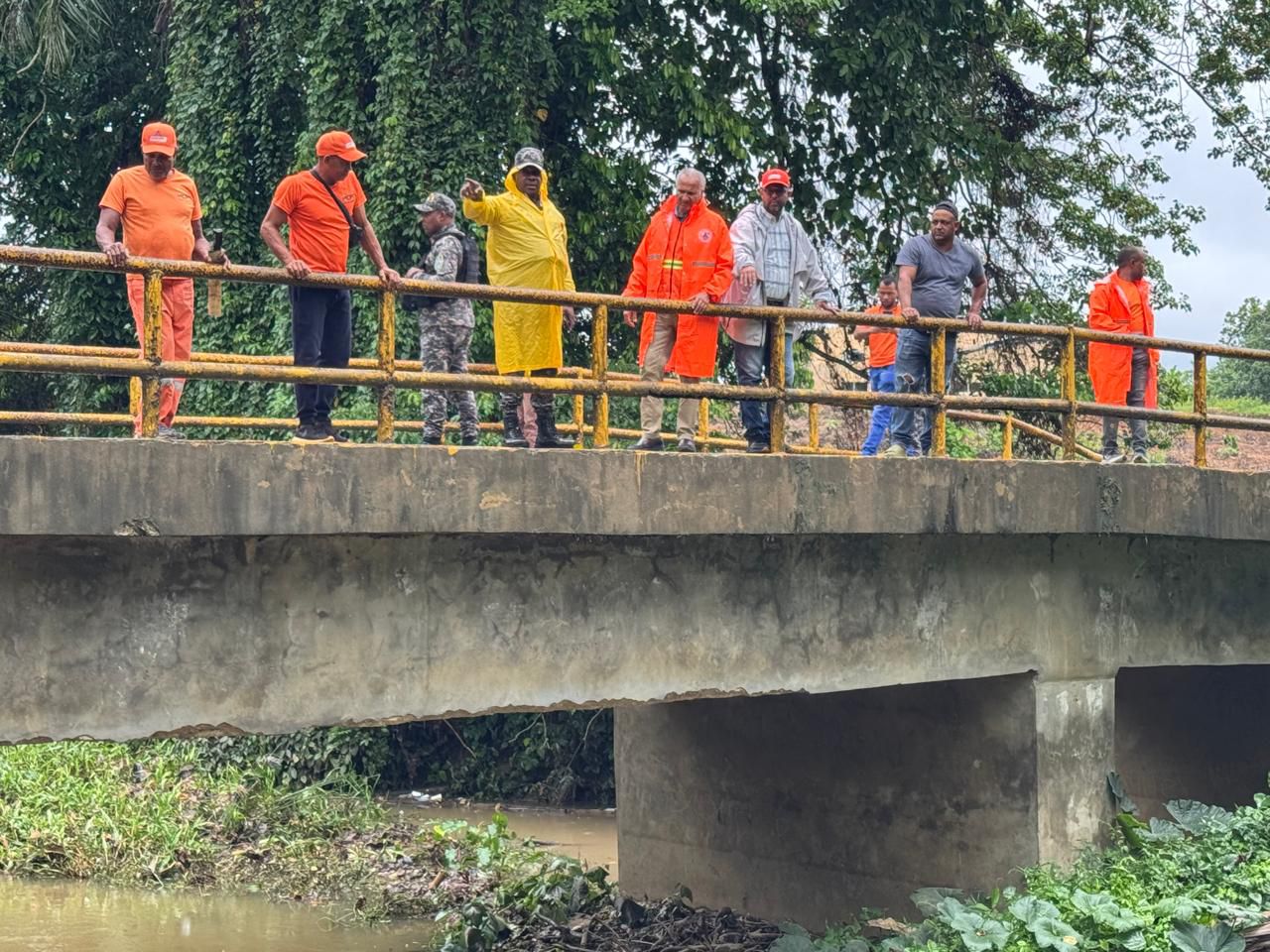 Defensa Civil coordina asistencia para personas albergadas por Tormenta Melissa