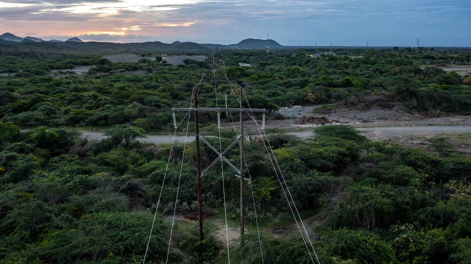 ETED informa avería en línea de transmisión Dajao-Monte Plata; condiciones climáticas dificultan labores de reparación