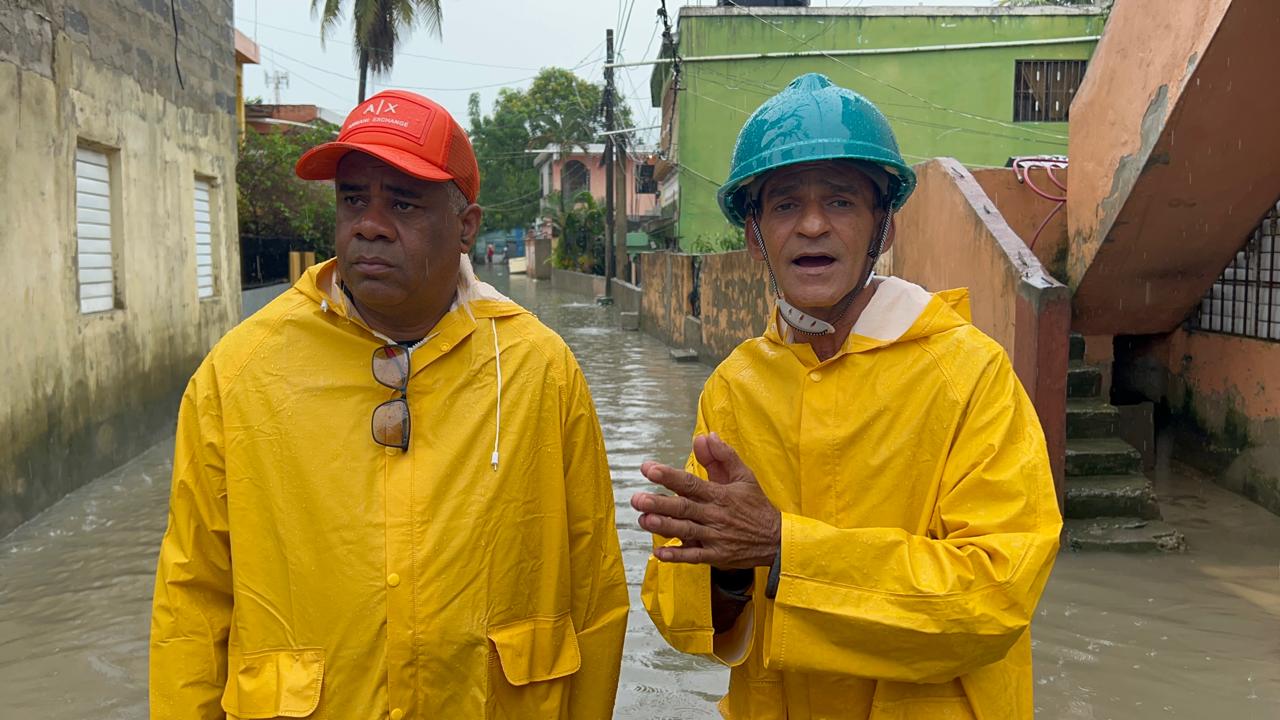 Ayuntamiento de Santo Domingo Este y MOPC intervienen Cancino Adentro con operativo de drenaje y limpieza