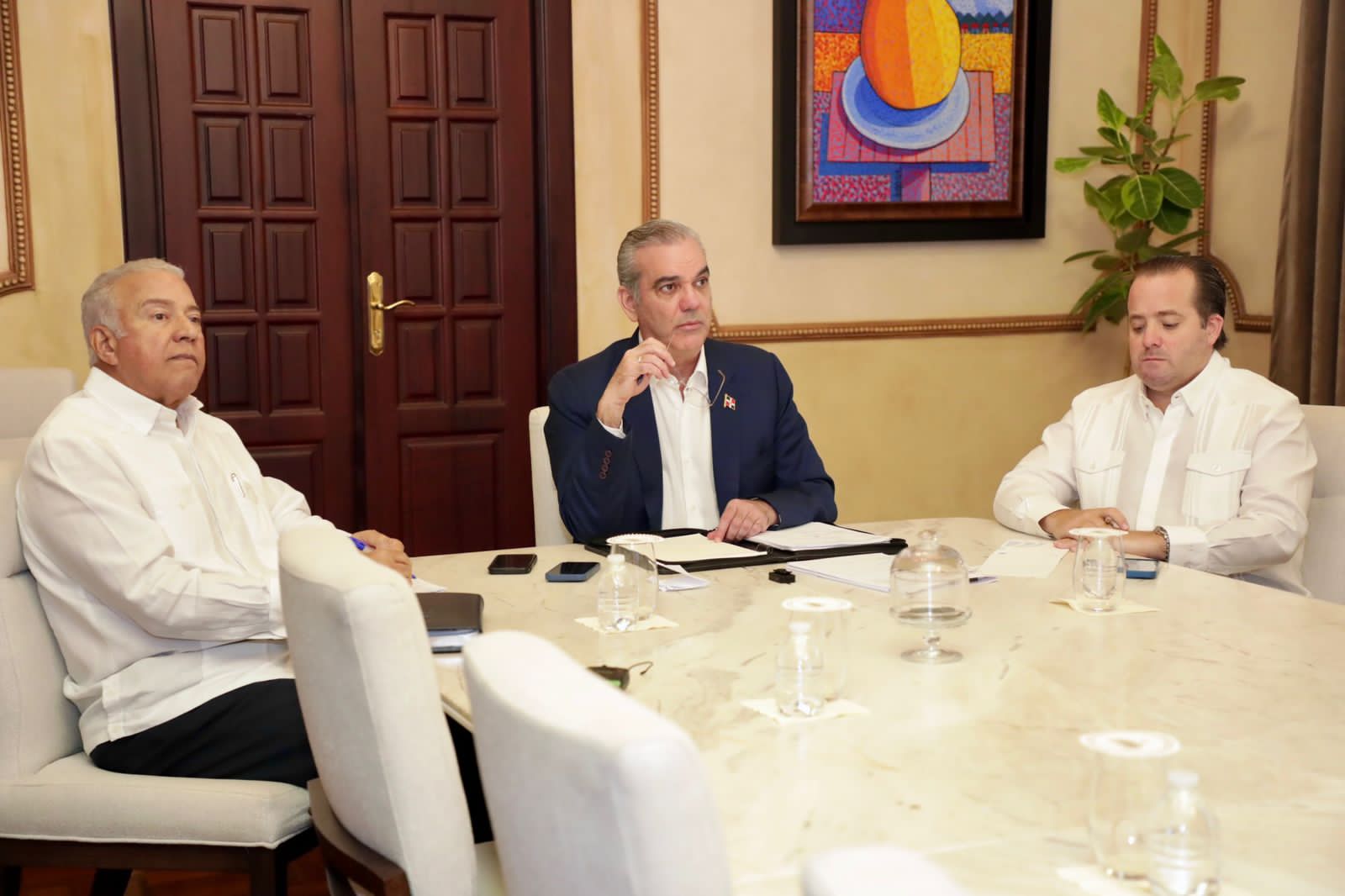 Abinader encabeza reunión virtual con 15 gobernadoras para pasar balance tras el paso del huracán Melissa