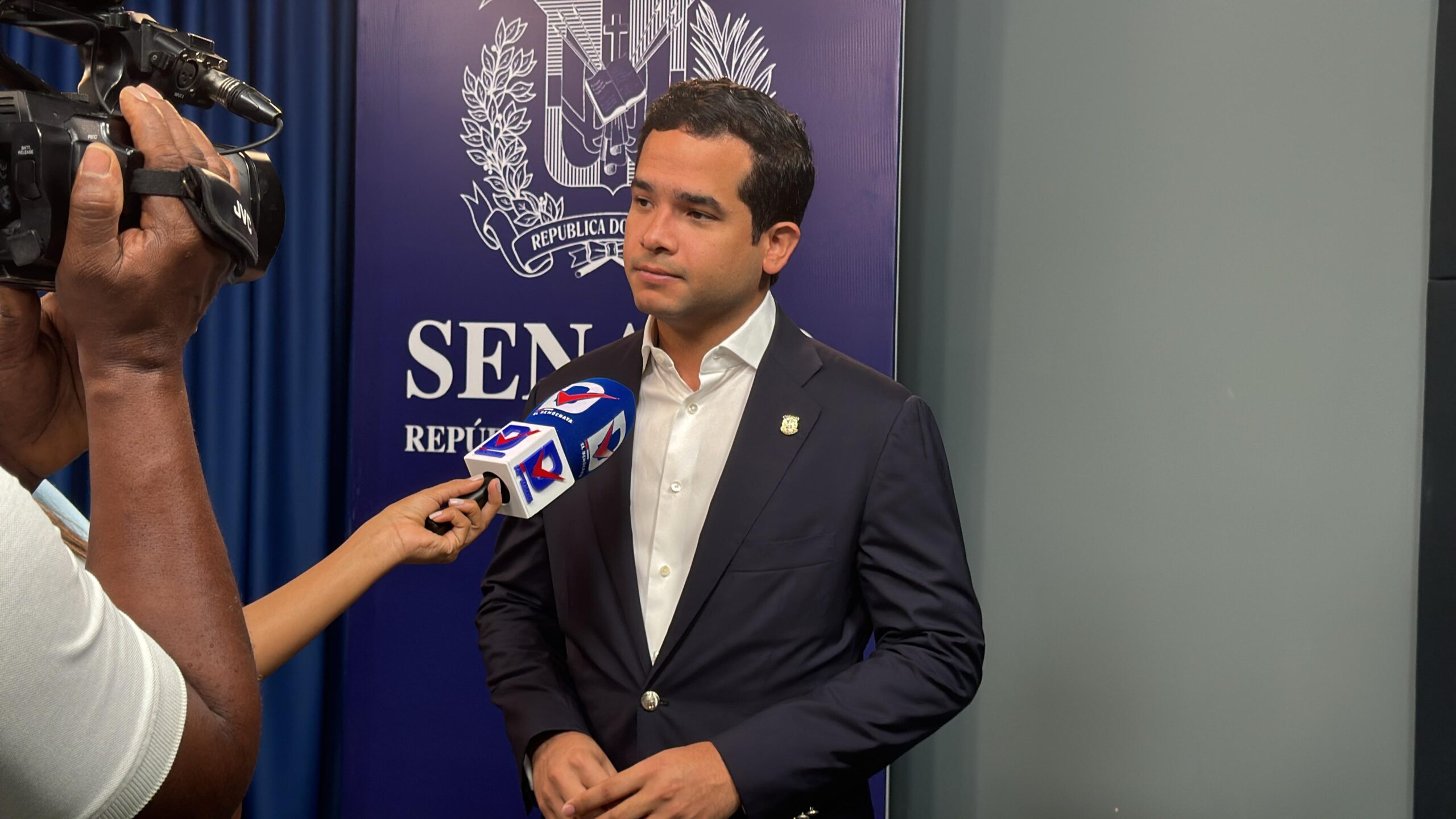 Omar Fernández somete resolución que solicita a Abinader instruir la indexación de impuesto a salarios de 720,000 trabajadores