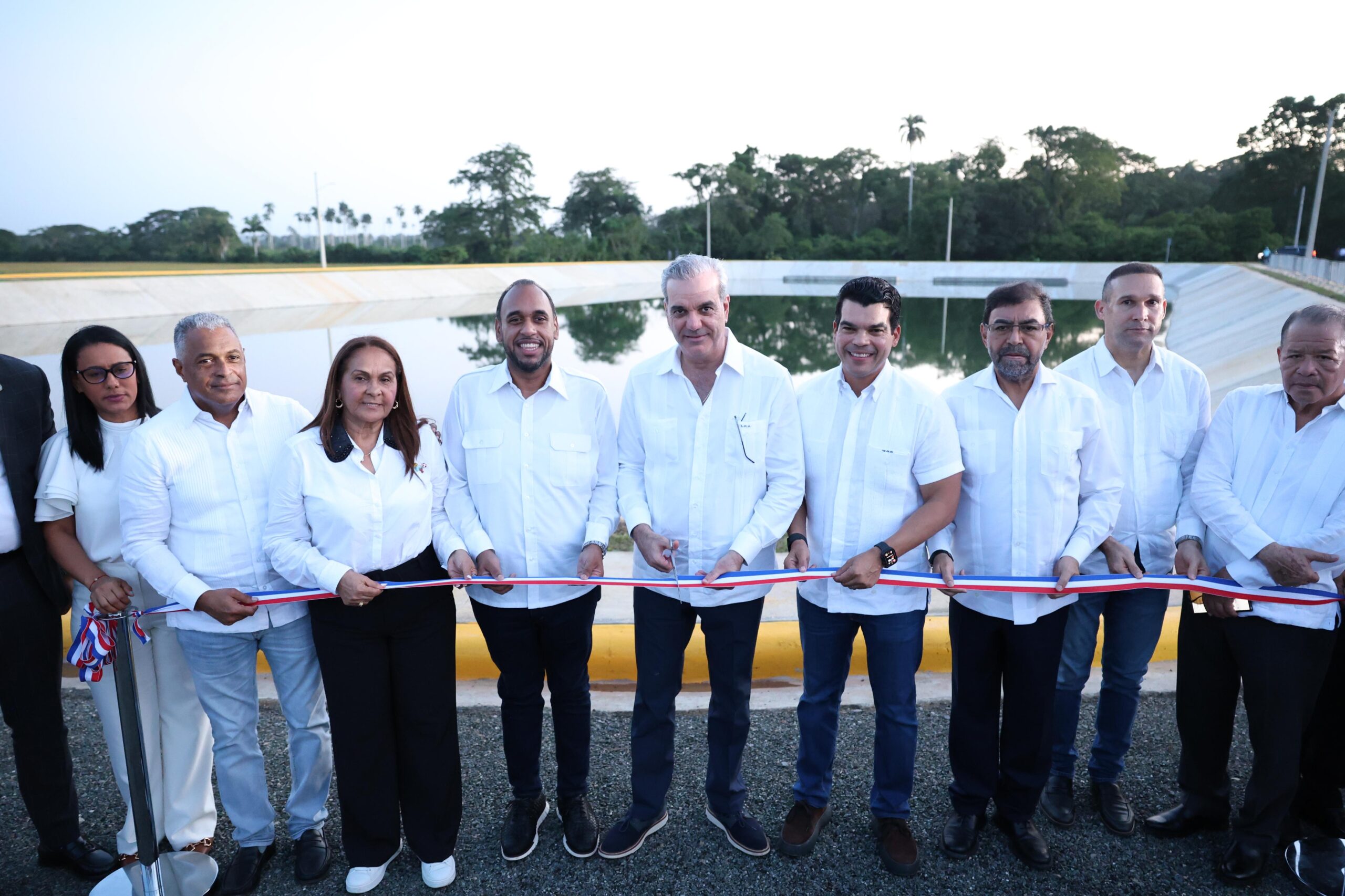 Abinader inaugura planta de tratamiento de aguas residuales en el municipio Pimentel en beneficio de cerca de 15 mil habitantes Abinader inaugura planta de tratamiento de aguas residuales en el municipio Pimentel en beneficio de cerca de 15 mil habitantes