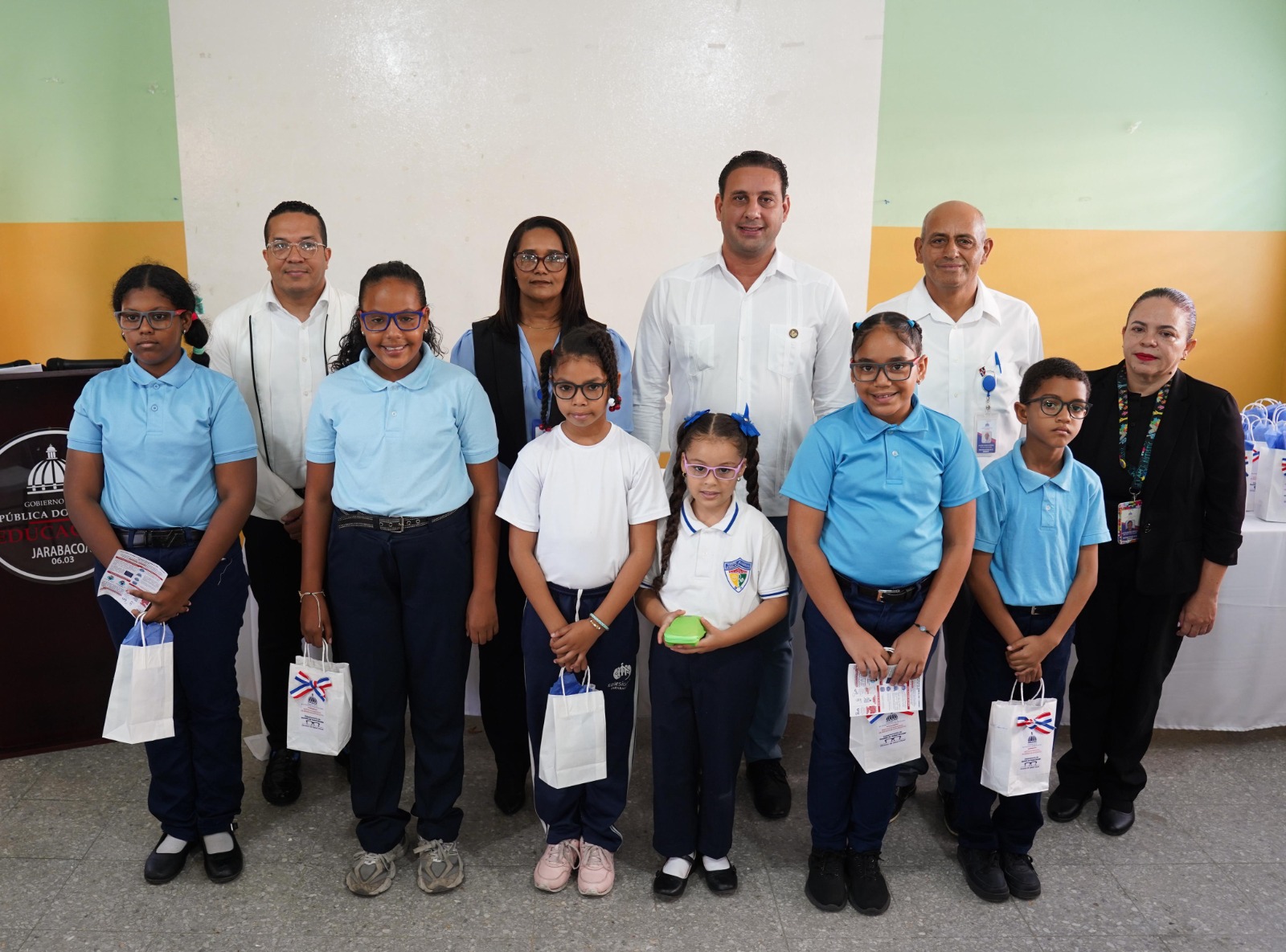 INABIE mejora la calidad de vida de 302 estudiantes de Jarabacoa con la entrega de lentes correctivos