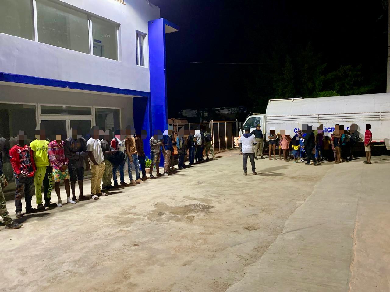 Detienen en operativos 1,203 nacionales haitianos y deportan a 1,050