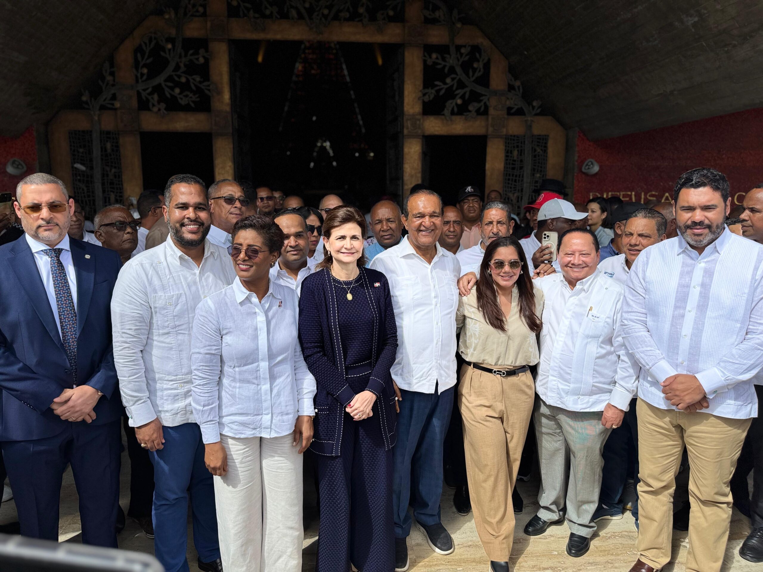 Raquel Peña encabeza misa Conatra en la Basílica de Higüey Raquel Peña encabeza misa Conatra en la Basílica de Higüey