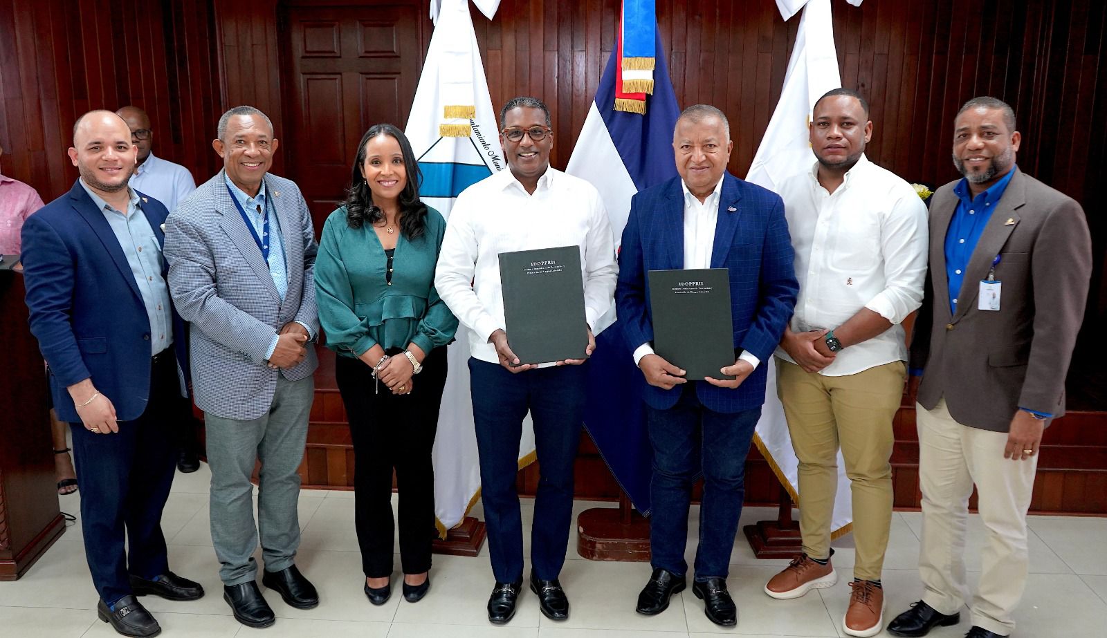 IDOPPRIL y Ayuntamiento de San Cristóbal firman convenio para fortalecer seguridad y salud laboral