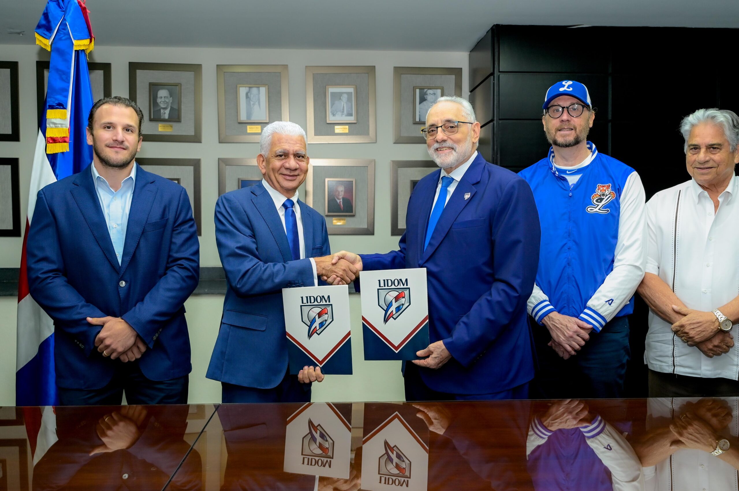 Senado de la República y la LIDOM suscriben convenio para promover el deporte