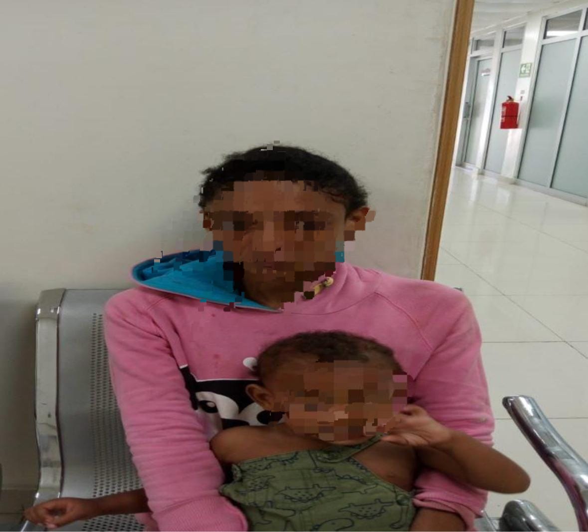 Policía Nacional brinda protección a joven y su hijo menor tras evitar intento de suicidio en puente de Villa Mella, SDN