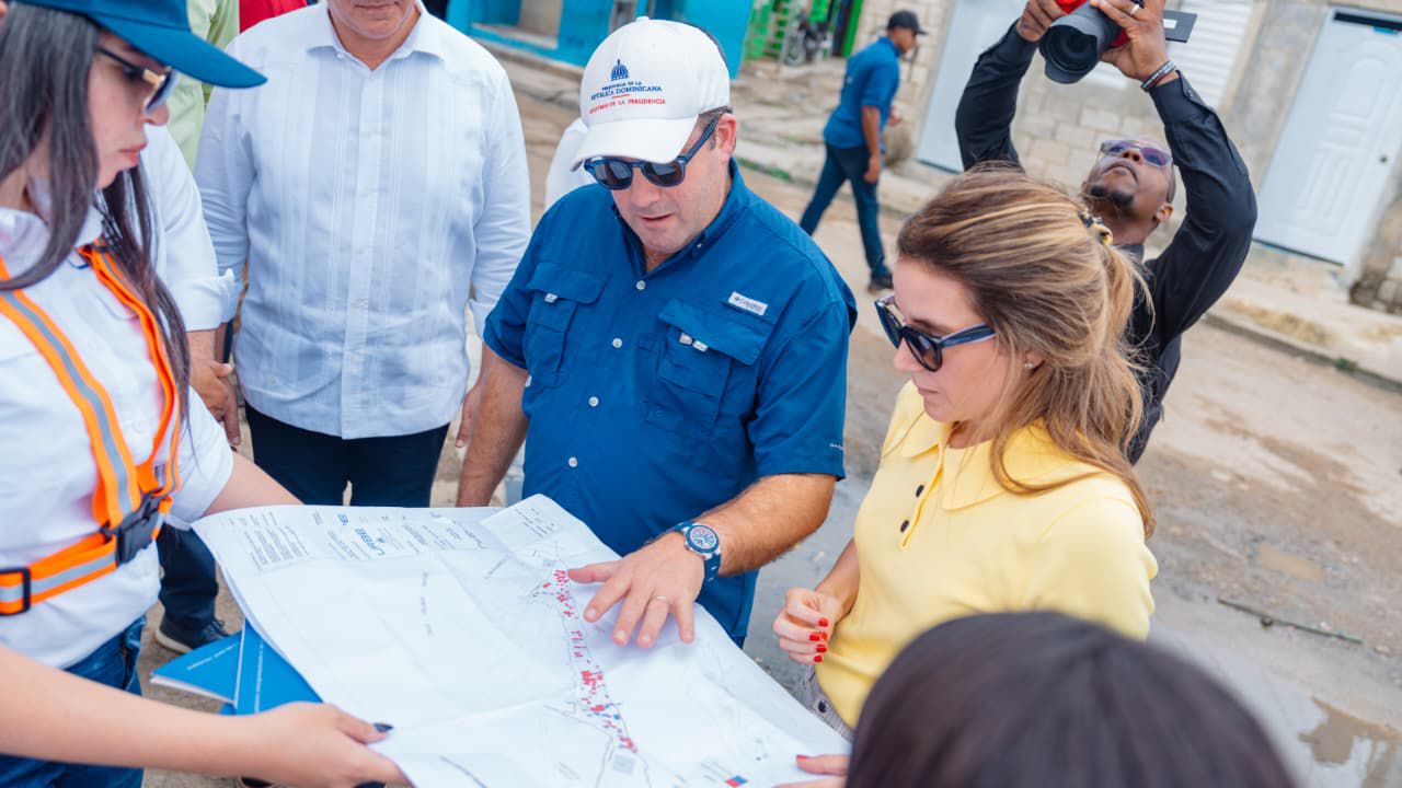 Ministro Paliza supervisa avances del proyecto de transformación en Las Lilas