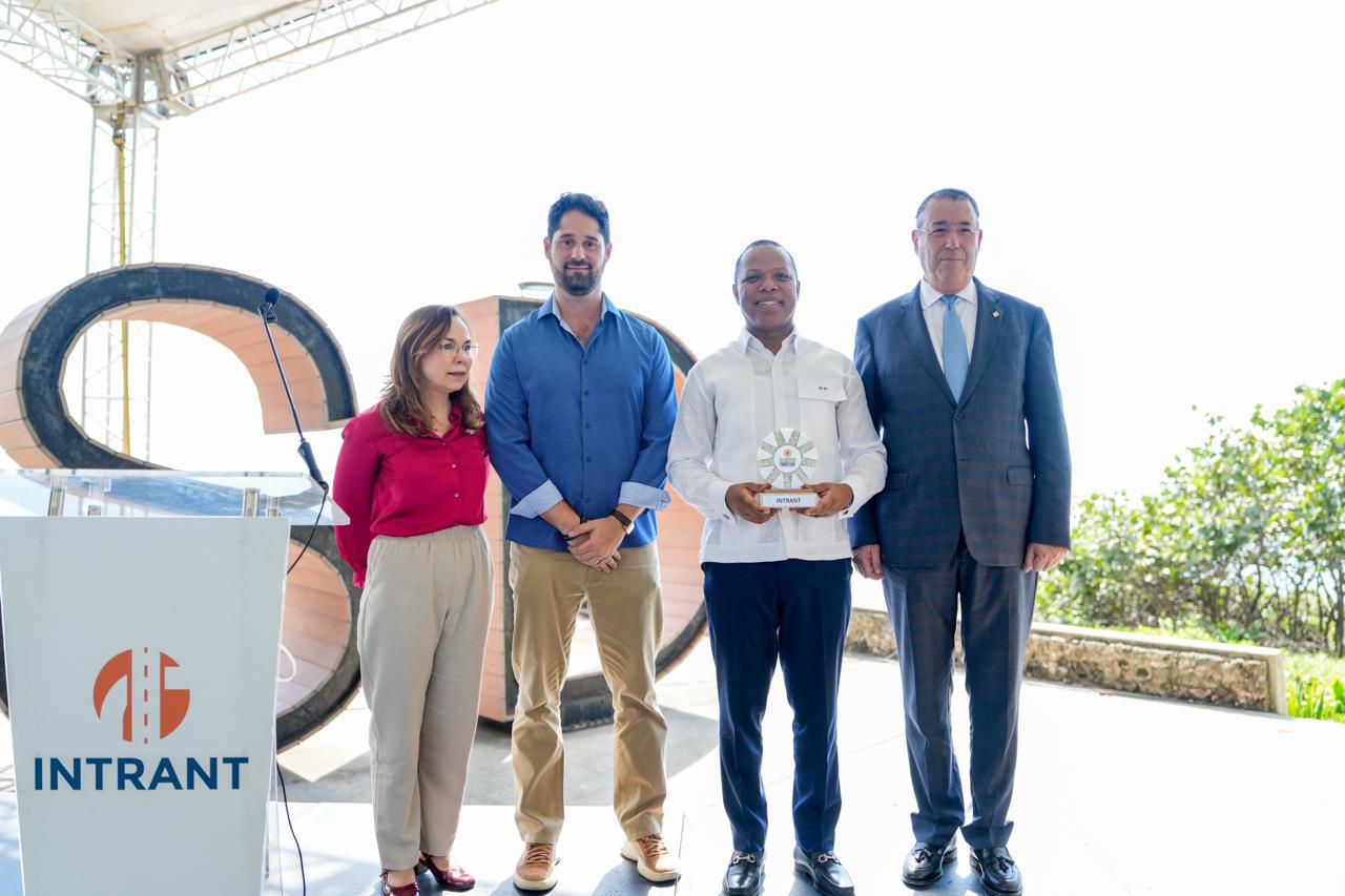 Clúster Turístico reconoce a Milton Morrison por liderazgo frente al INTRANT