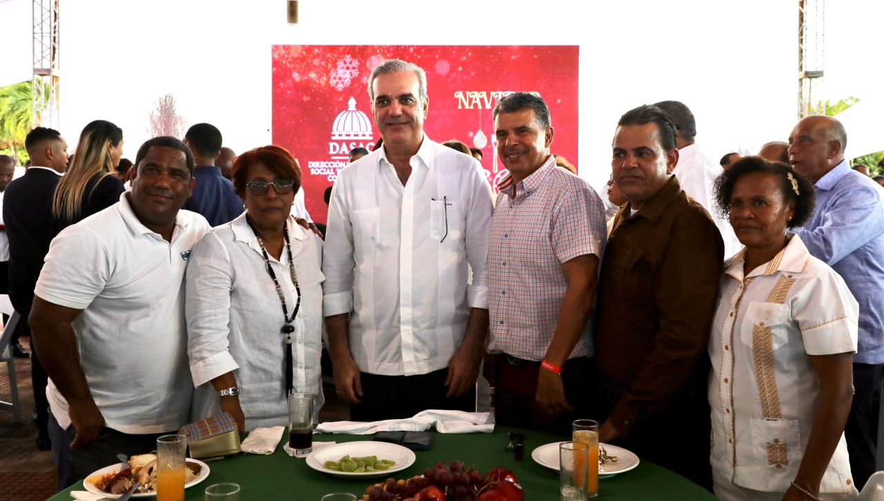 Abinader pone en marcha Navidad 360, con más de 15 millones de raciones de almuerzos y cenas navideñas Abinader pone en marcha Navidad 360, con más de 15 millones de raciones de almuerzos y cenas navideñas