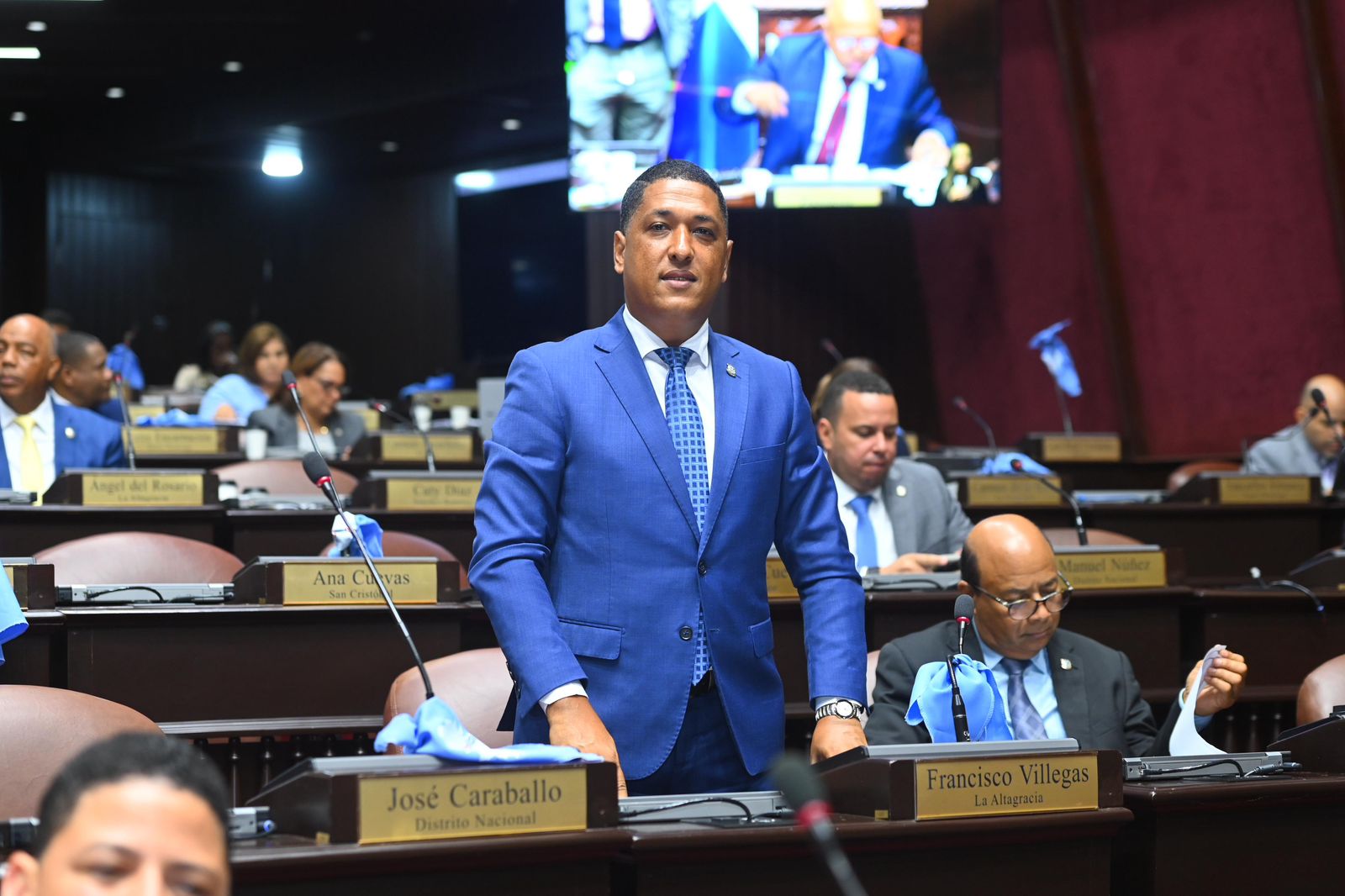 Diputado Francisco Villegas somete proyecto para afiliar de forma obligatoria servidores públicos al SENASA