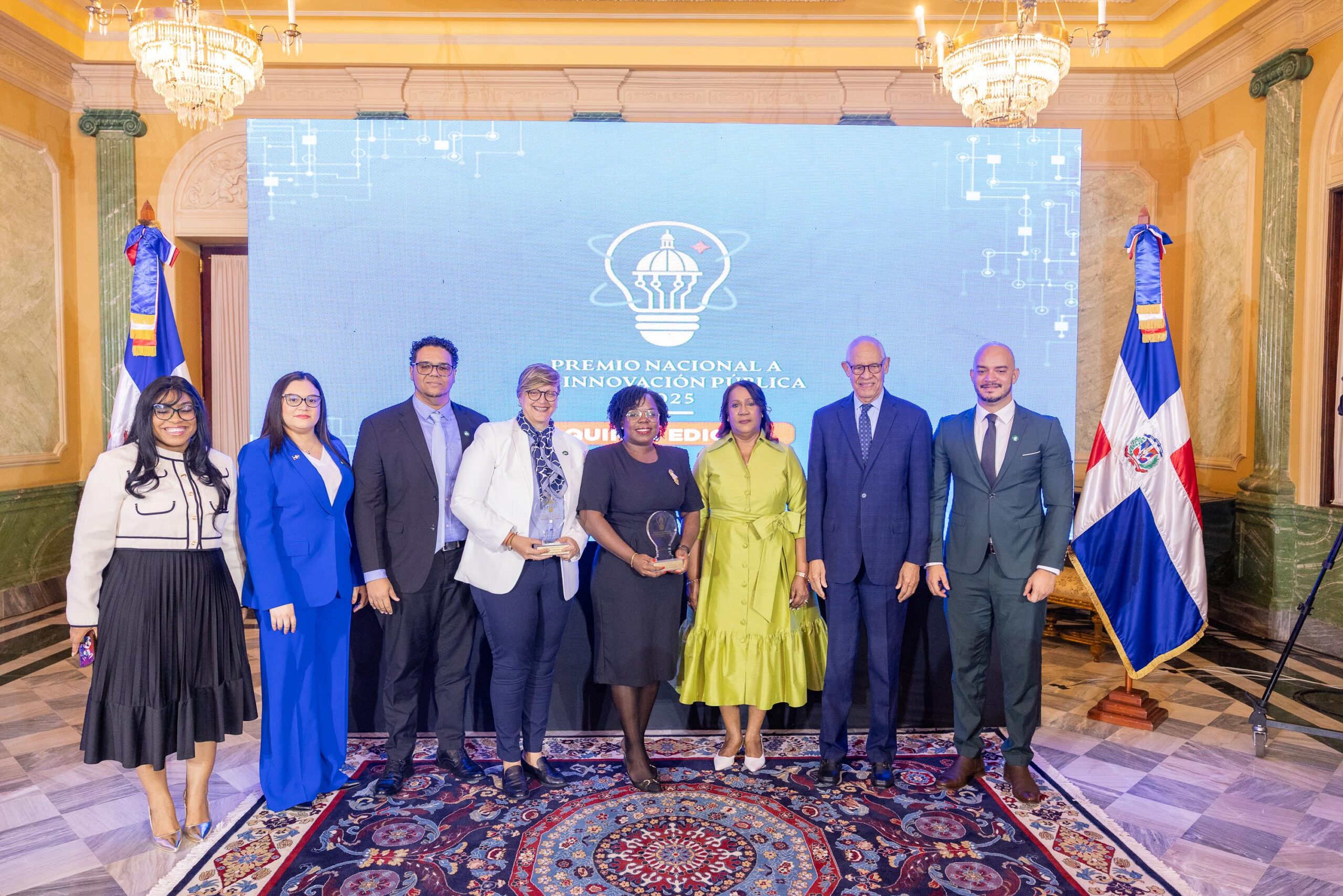 Gobierno reconoce propuestas innovadoras postuladas por servidores en 5ta edición Premio a la Innovación Pública Gobierno reconoce propuestas innovadoras postuladas por servidores en 5ta edición Premio a la Innovación Pública