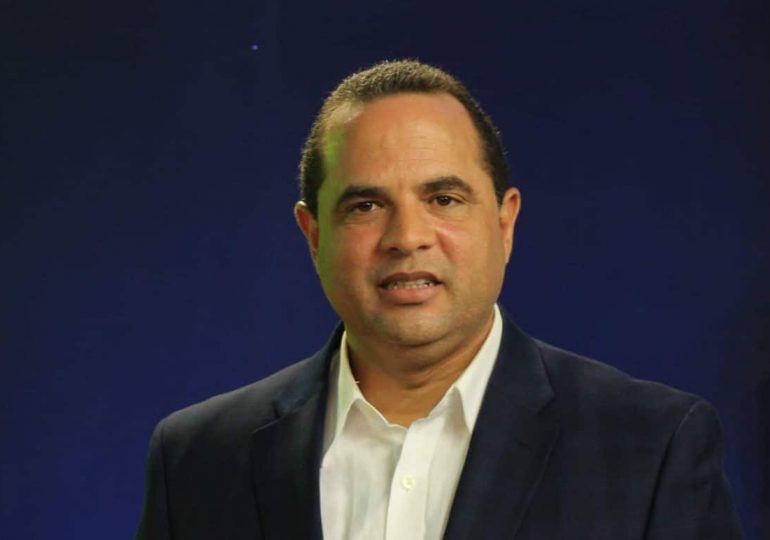 Manuel Crespo denuncia más de un millón 500 mil dominicanos han abandonado RD por crisis económica 2020-2024