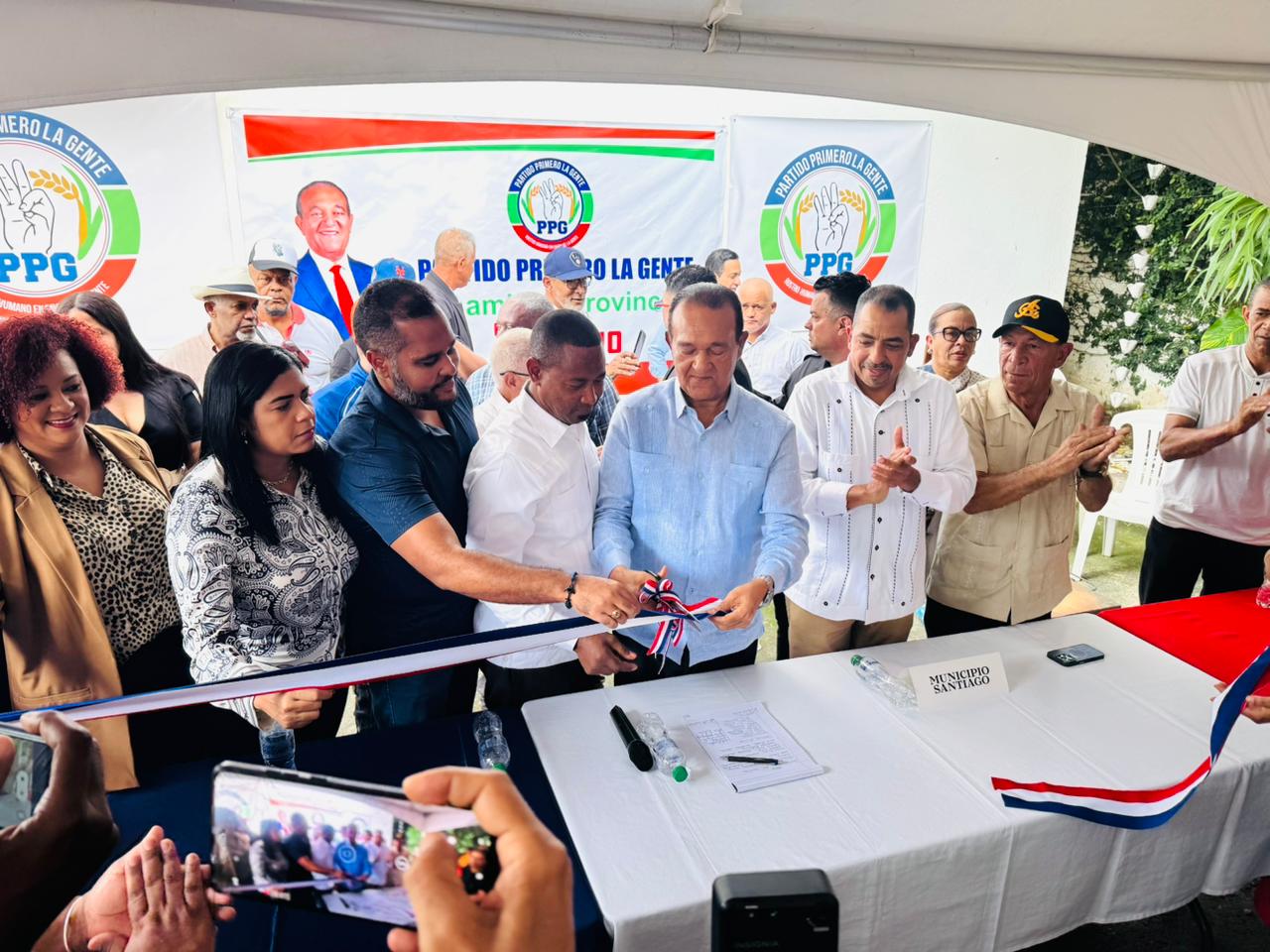 Antonio Marte inaugura nuevo local del Partido Primero La Gente en Santiago