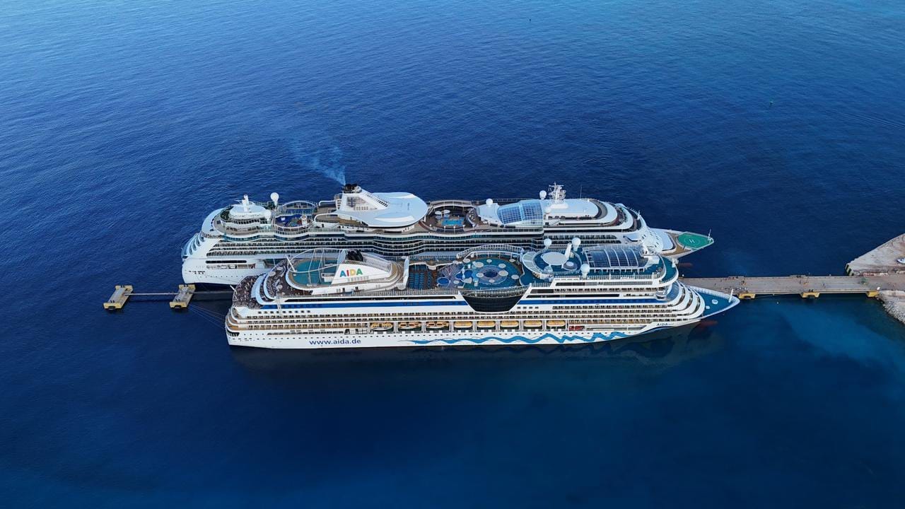 Abinader celebra llegada histórica de dos cruceros con 4,679 pasajeros a Pedernales