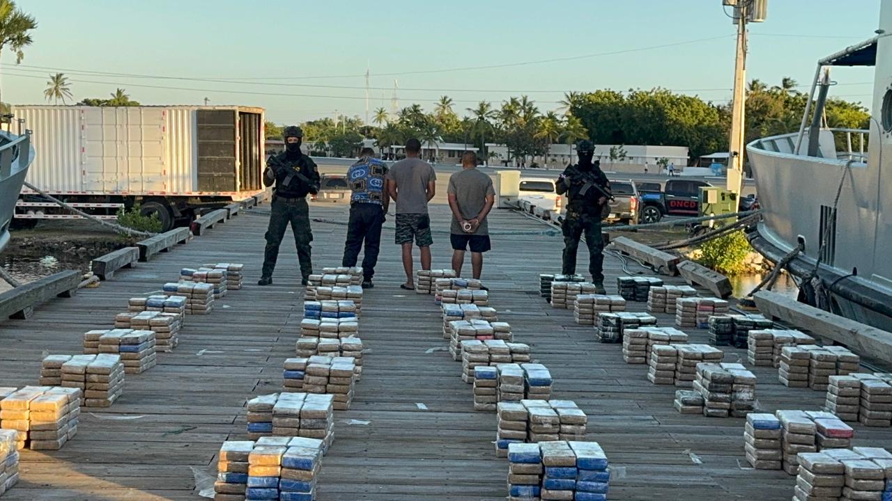 Apresan tres hombres con cargamento de más de 1.5 toneladas de presunta cocaína