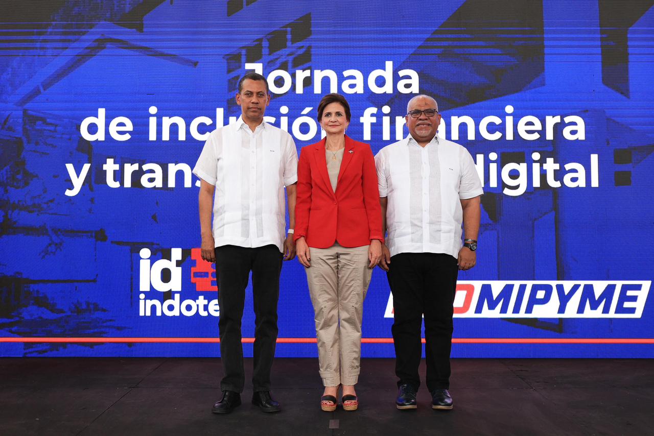 Raquel Peña lidera jornada de inclusión digital y financiera
