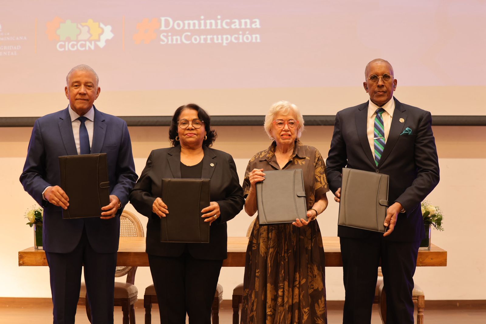 Cámara de Cuentas reafirma su liderazgo institucional al adherirse al Compromiso Nacional de Integridad y Lucha contra la Corrupción Cámara de Cuentas reafirma su liderazgo institucional al adherirse al Compromiso Nacional de Integridad y Lucha contra la Corrupción