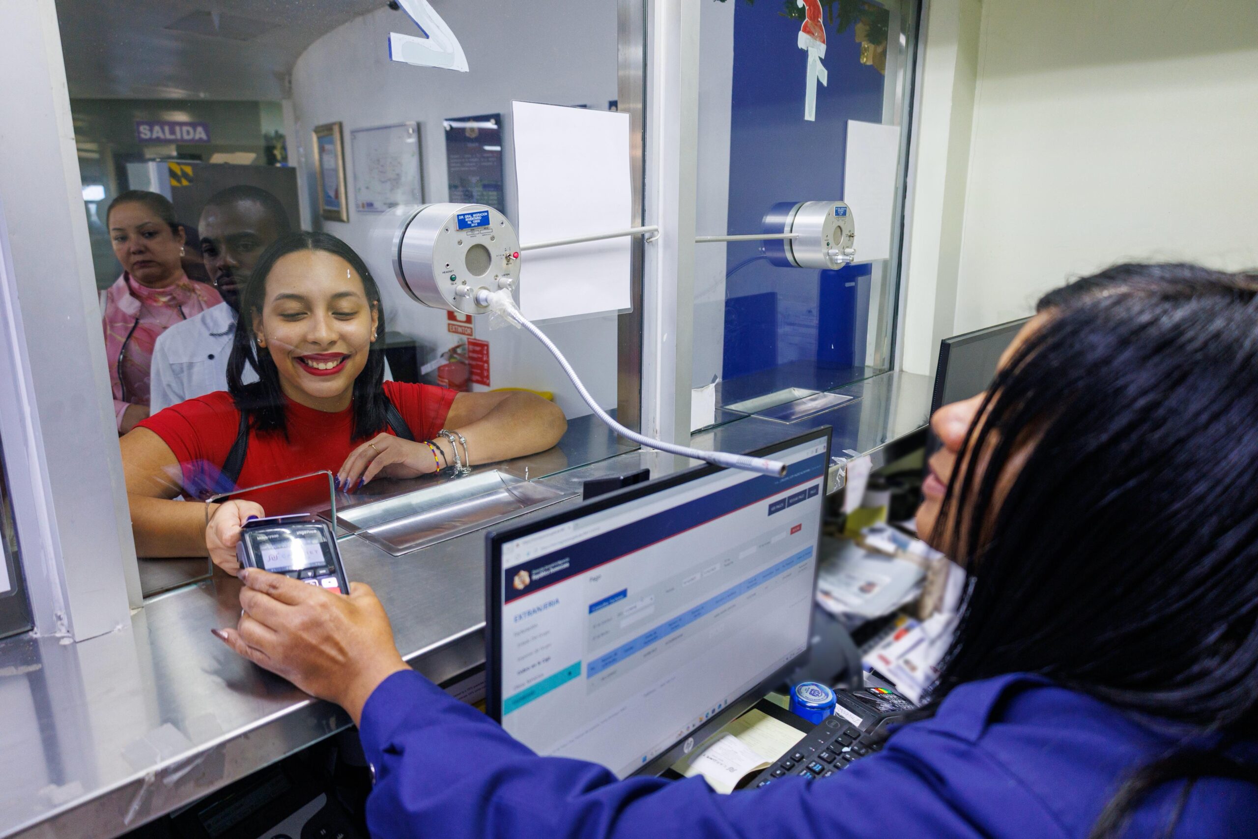 DGM recuerda que trámites migratorios solo se pagan con transferencias bancarias y tarjetas de crédito o débito