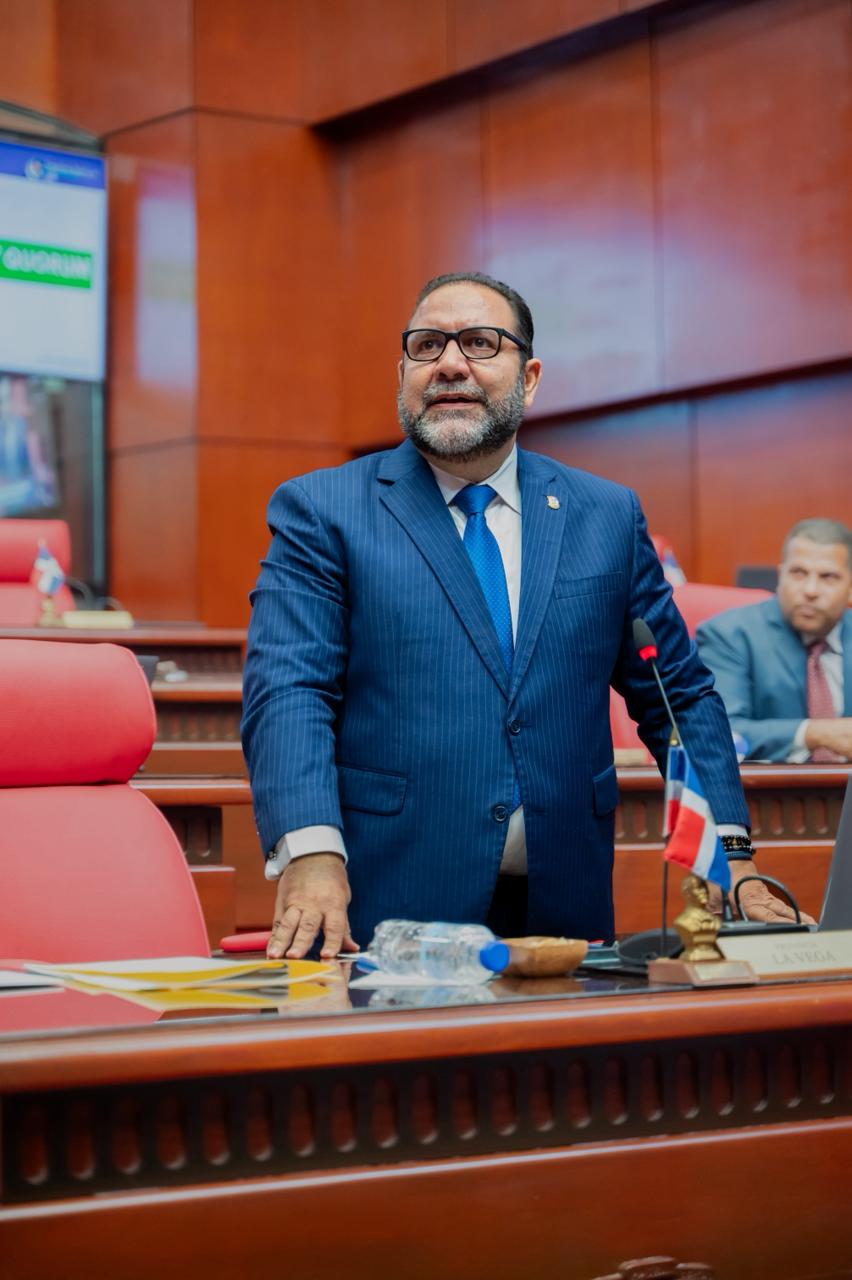 Senador Rogelio Genao propone «duplicar» la alegría navideña