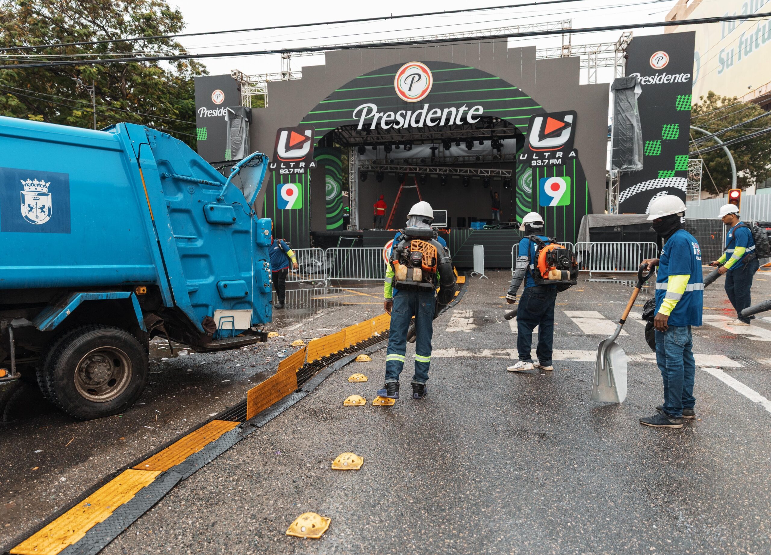 Alcaldía del Distrito Nacional limpia vías donde se realizaron grandes celebraciones de Año Nuevo
