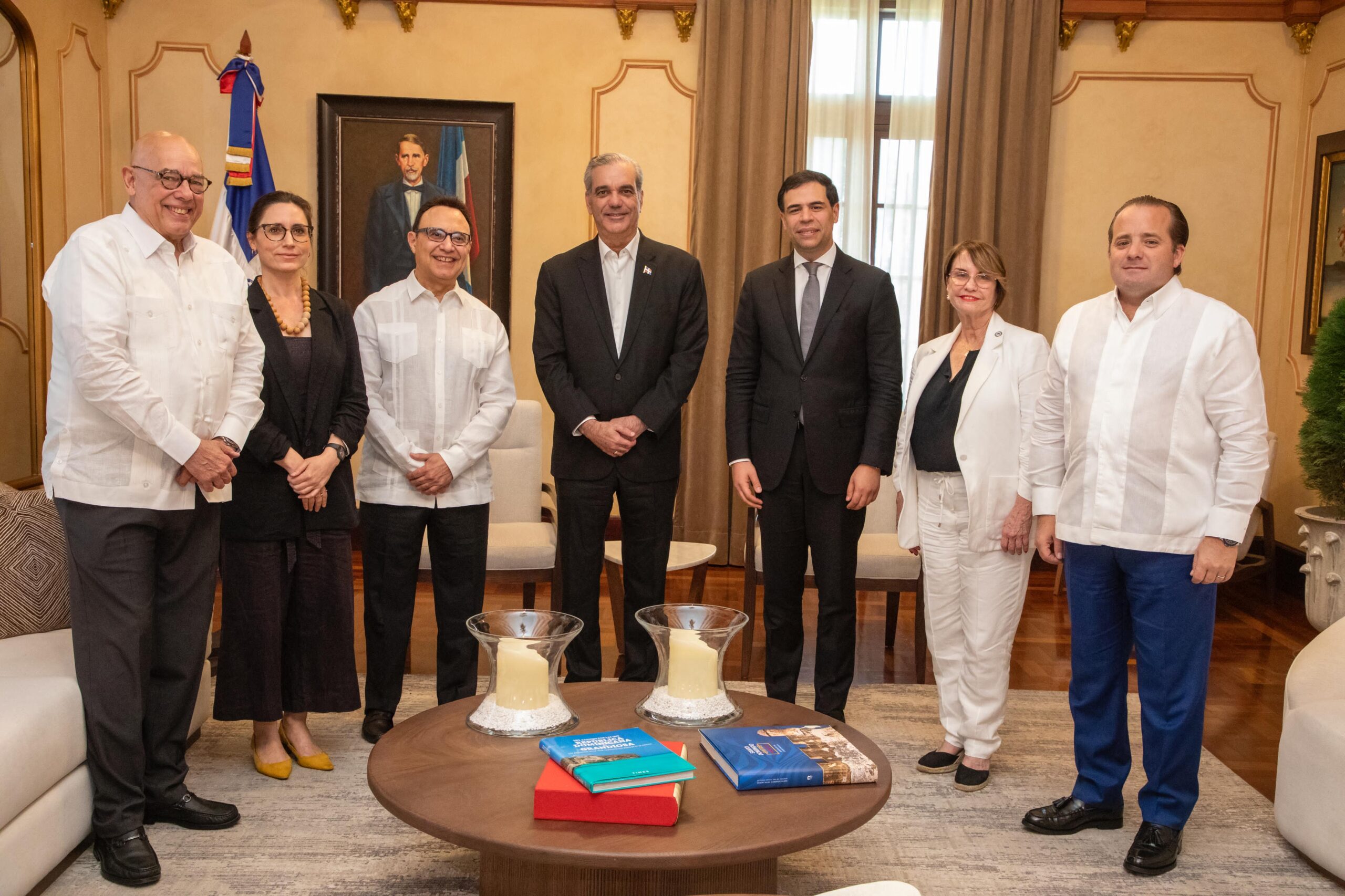 Presidente Abinader recibe a Michel Camilo y autoridades del Berklee College of Music