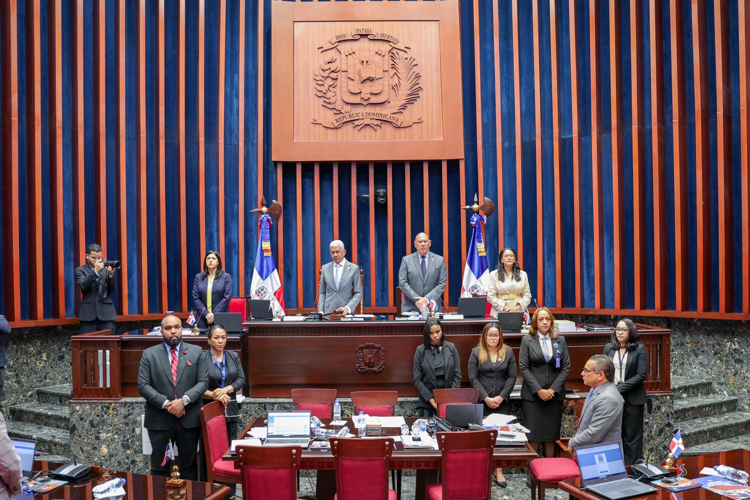 Senado aprueba ley para el pago de deuda por obras previas a Ley de Compras