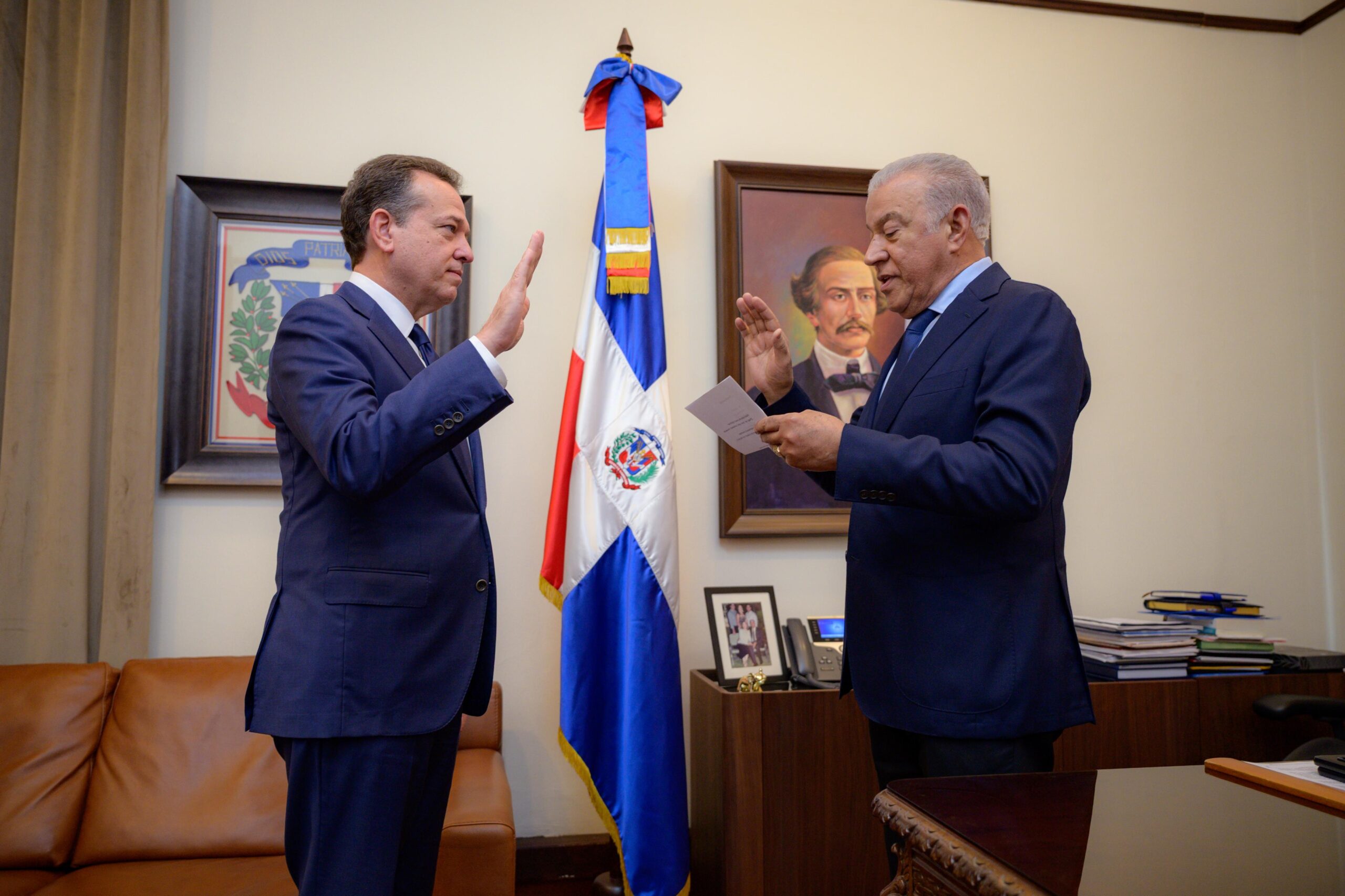 Ministro Andrés Bautista juramenta a Víctor Ito Bisonó al frente del Ministerio de Vivienda Ministro Andrés Bautista juramenta a Víctor Ito Bisonó al frente del Ministerio de Vivienda