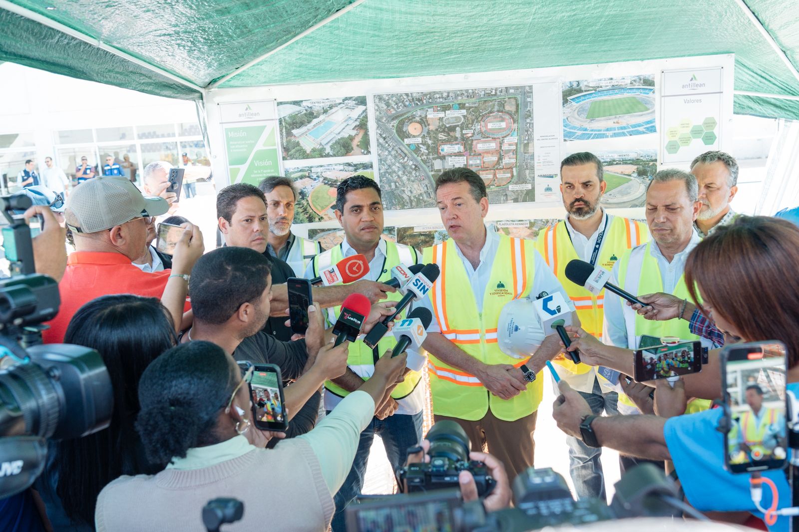 Ministros Ito Bisonó y Kelvin Cruz encabezan balance de obras y ratifican continuidad del cronograma para Juegos Centroamericanos y del Caribe 2026