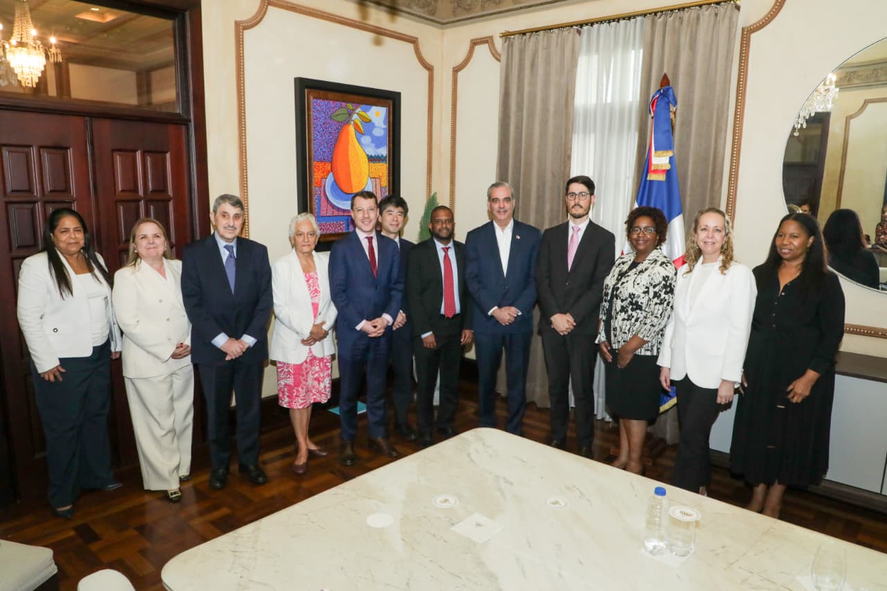 Representantes del Banco Mundial destacan estabilidad y crecimiento sostenido de la República Dominicana tras visita al presidente Abinader Representantes del Banco Mundial destacan estabilidad y crecimiento sostenido de la República Dominicana tras visita al presidente Abinader