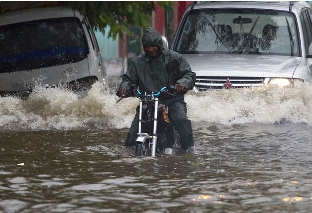 Diputada Tayluma Calderón denuncia lluvias colapsan las calles de El Almirante
