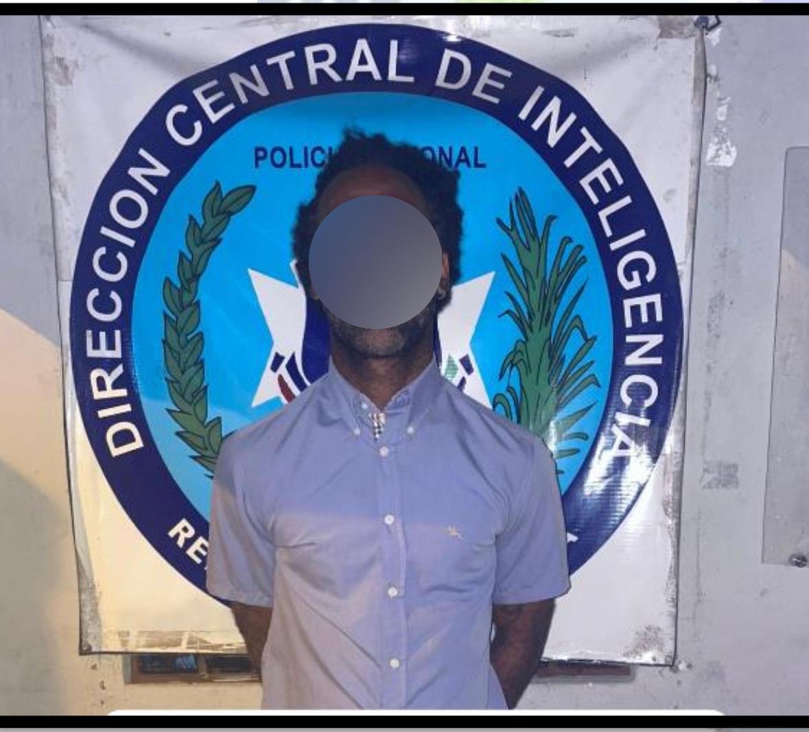 Policía Nacional junto al Ministerio Público apresa a hombre por amenazas contra el Metro de Santo Domingo