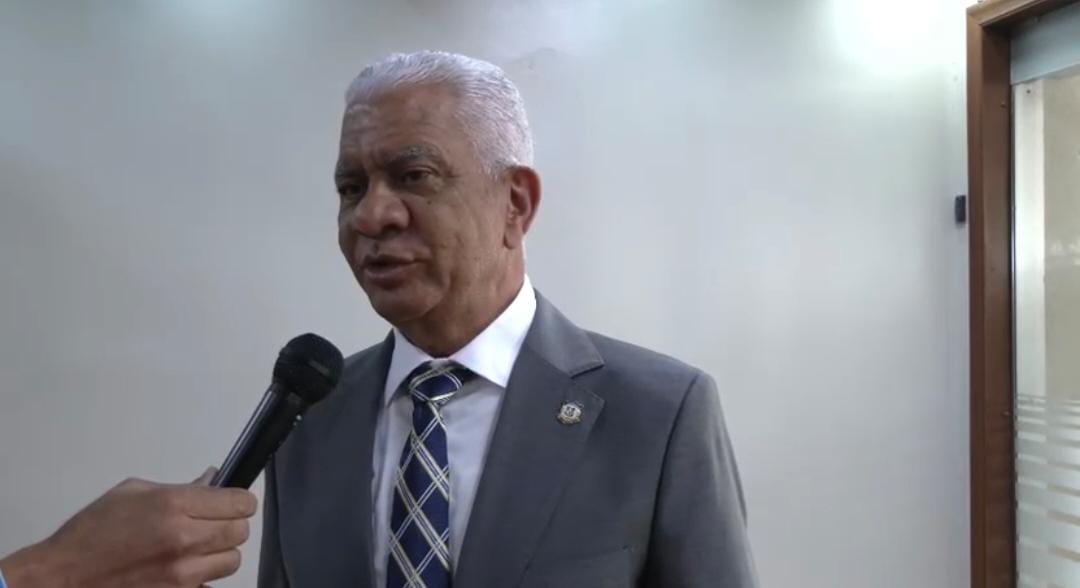 Presidente del Senado dispuesto a citar ejecutivos de Aerodom por retraso en mejoras aeroportuarias