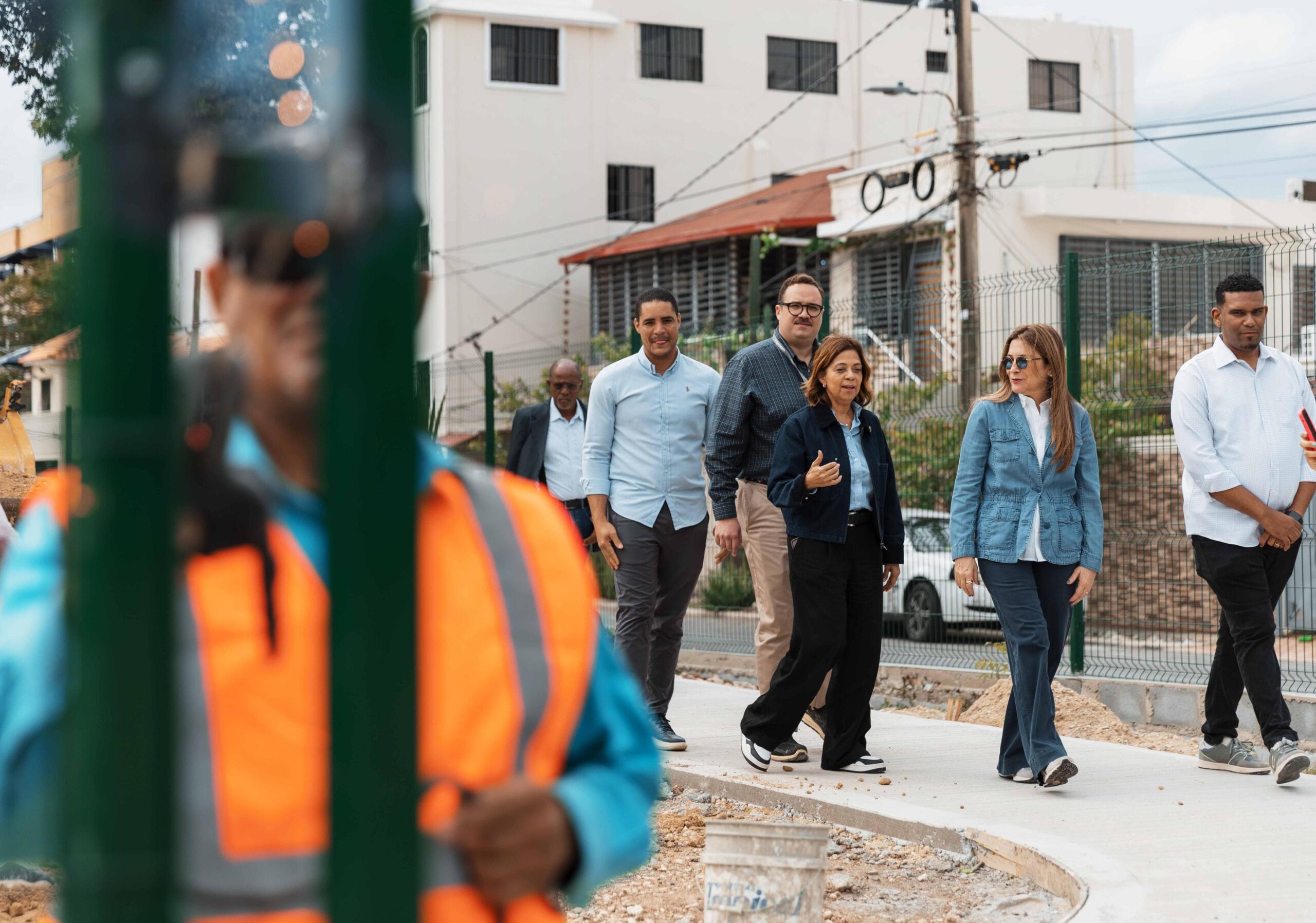 Carolina Mejía continúa recorrido por obras del Distrito Nacional