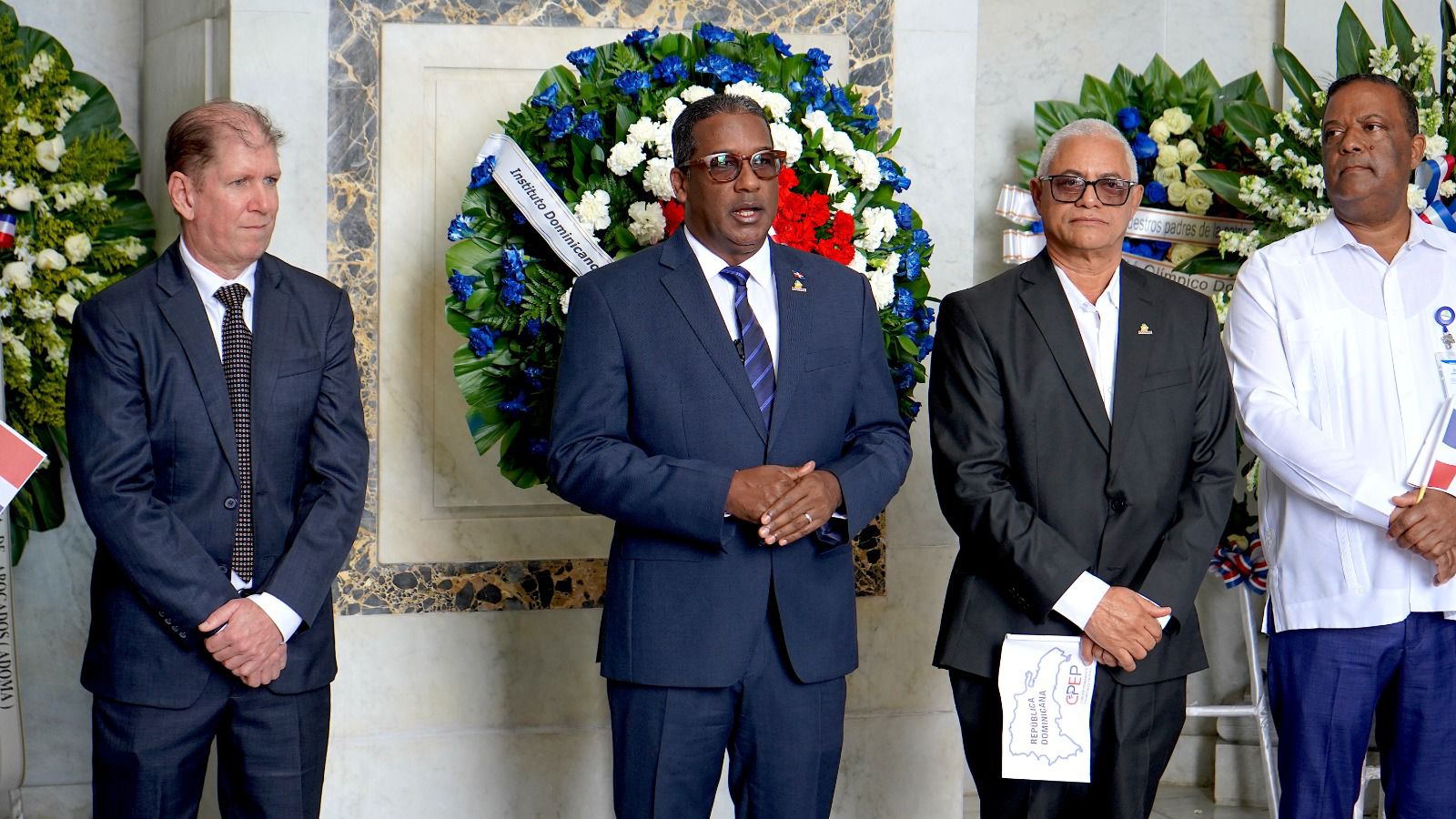 IDOPPRIL rinde honor a los padres de la patria con ofrenda floral