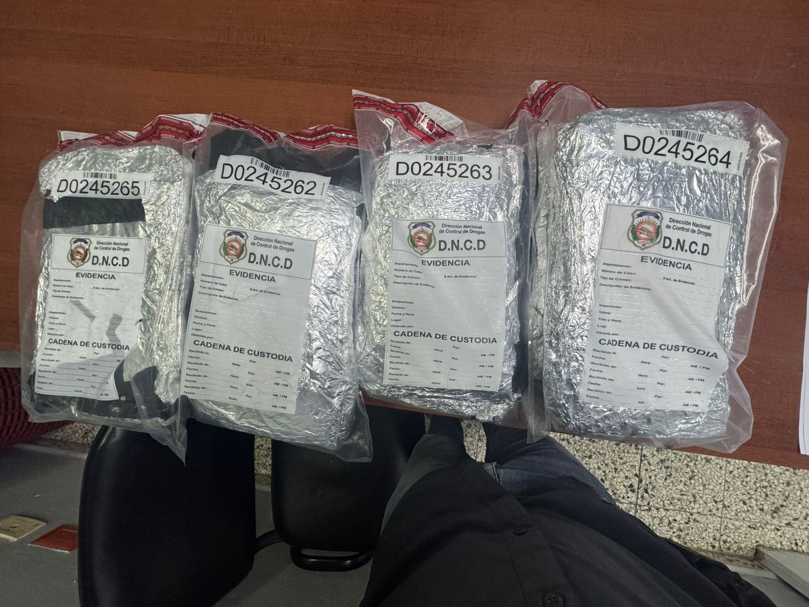 Incautan ocho paquetes de presunta marihuana camuflados en paneles solares Incautan ocho paquetes de presunta marihuana camuflados en paneles solares