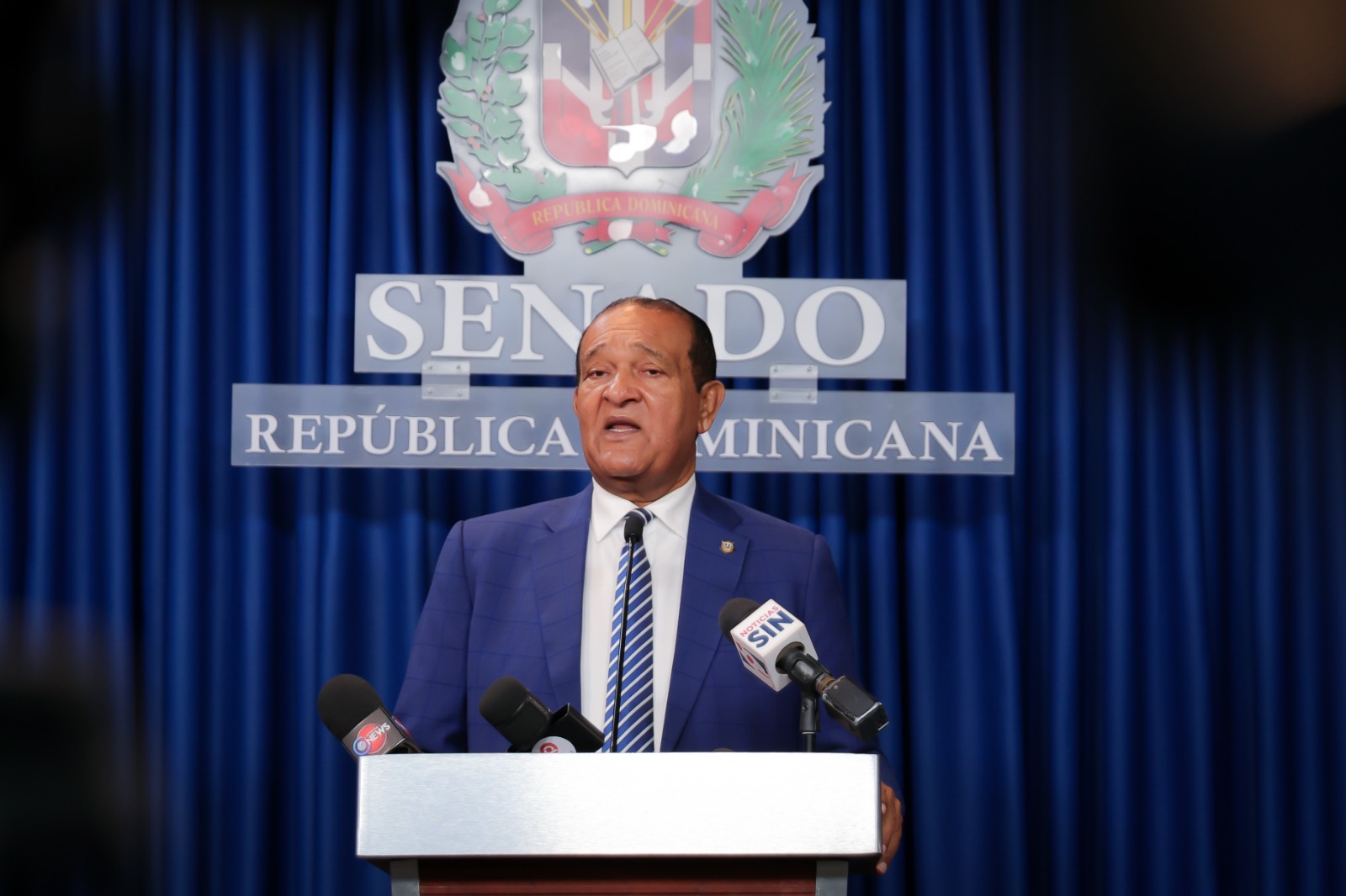 Senador Antonio Marte y comunitarios de Villa Los Almácigos denuncian tala indiscriminada de pinos y solicitan una intervención de las autoridades