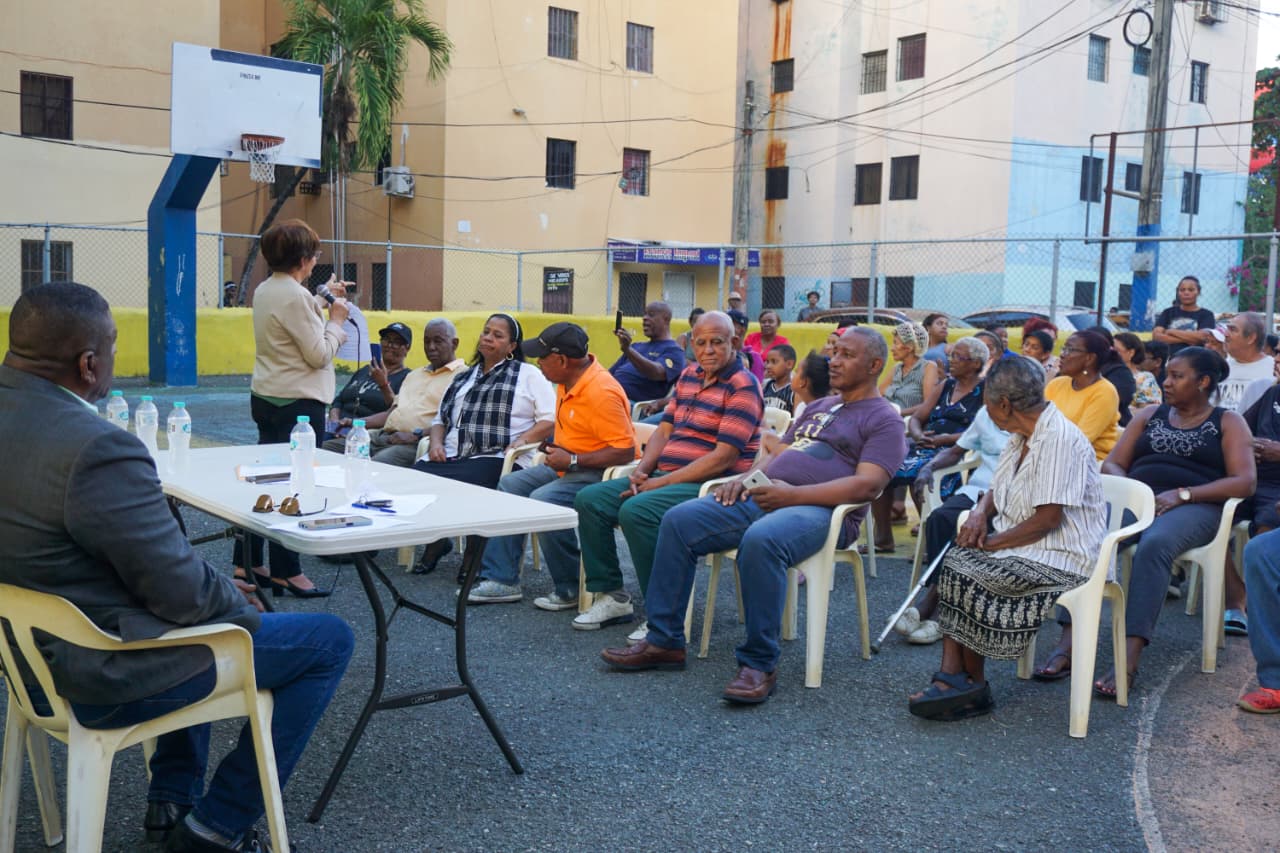 Fiscalía del DN imparte charla de prevención de la violencia en Villa Consuelo