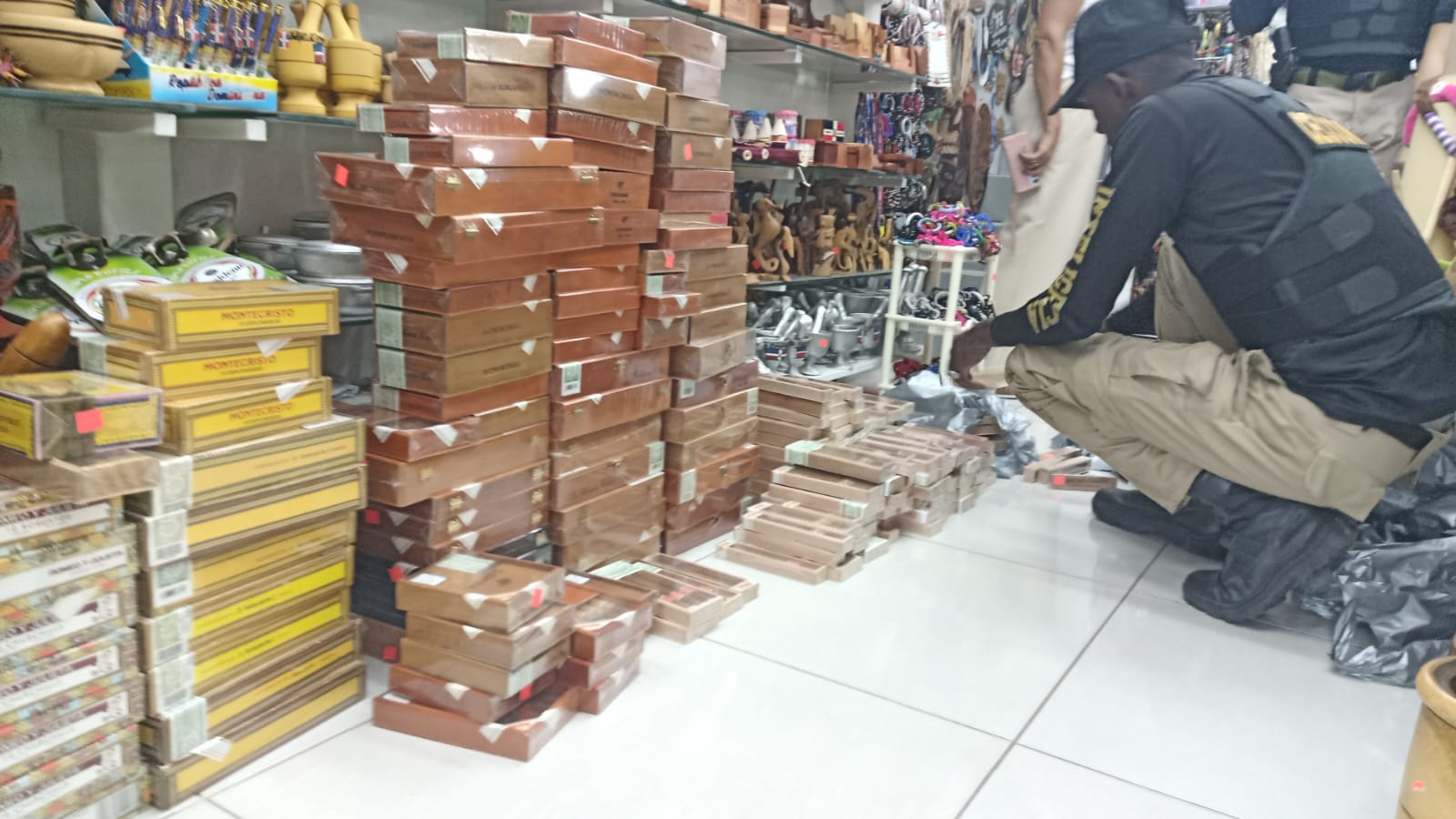 Ministerio Público realiza operativo en Santiago contra el contrabando de cigarrillos