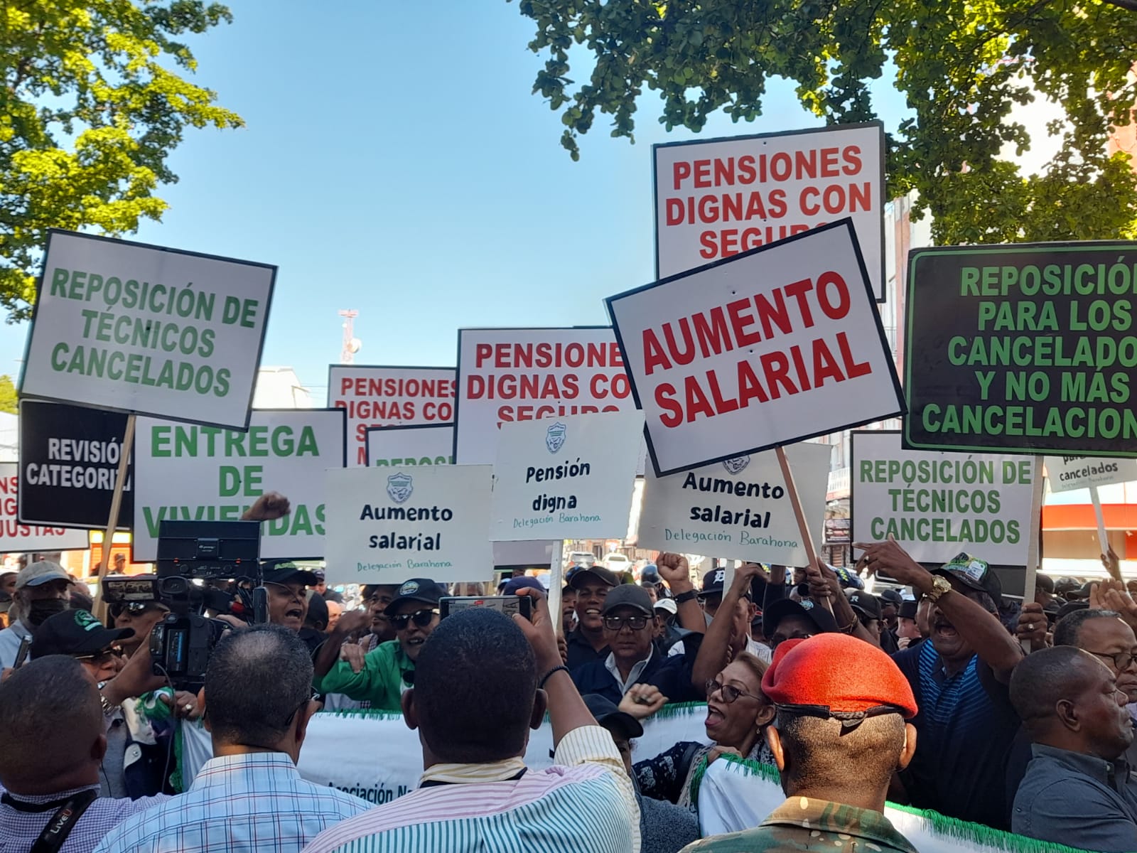 Profesionales Agropecuarios marchan hacia el Palacio Nacional