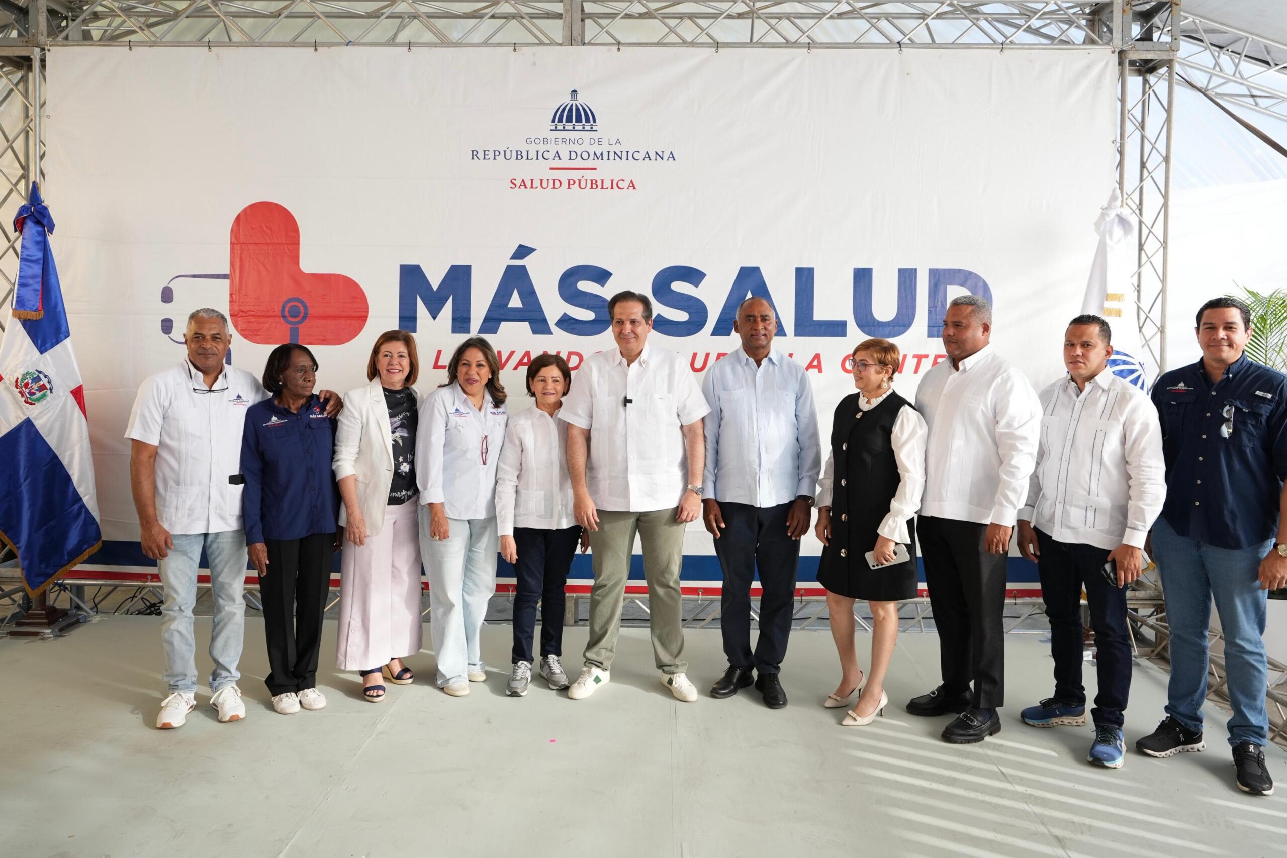 Víctor Atallah destaca en Bani, el gobierno está llevando consultas y medicamentos a las comunidades Víctor Atallah destaca en Bani, el gobierno está llevando consultas y medicamentos a las comunidades