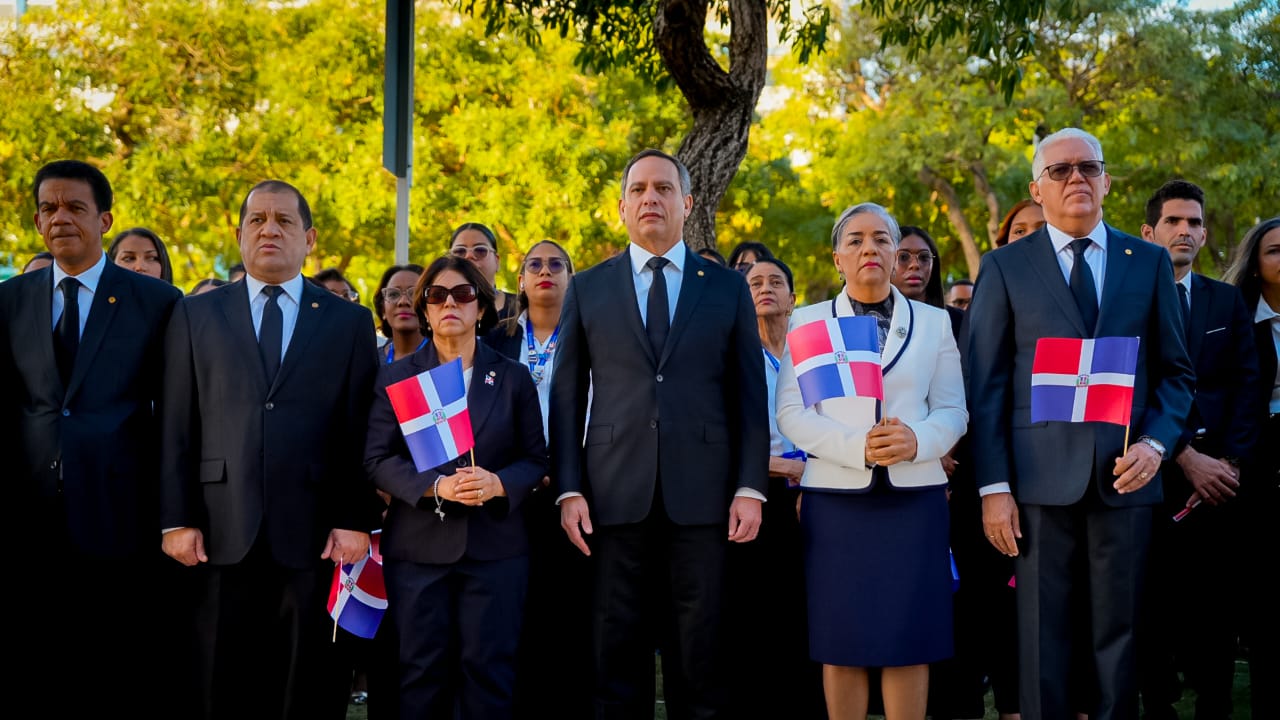 Poder Judicial rinde tributo a la patria y reafirma su compromiso como sostén del Estado de Derecho Poder Judicial rinde tributo a la patria y reafirma su compromiso como sostén del Estado de Derecho