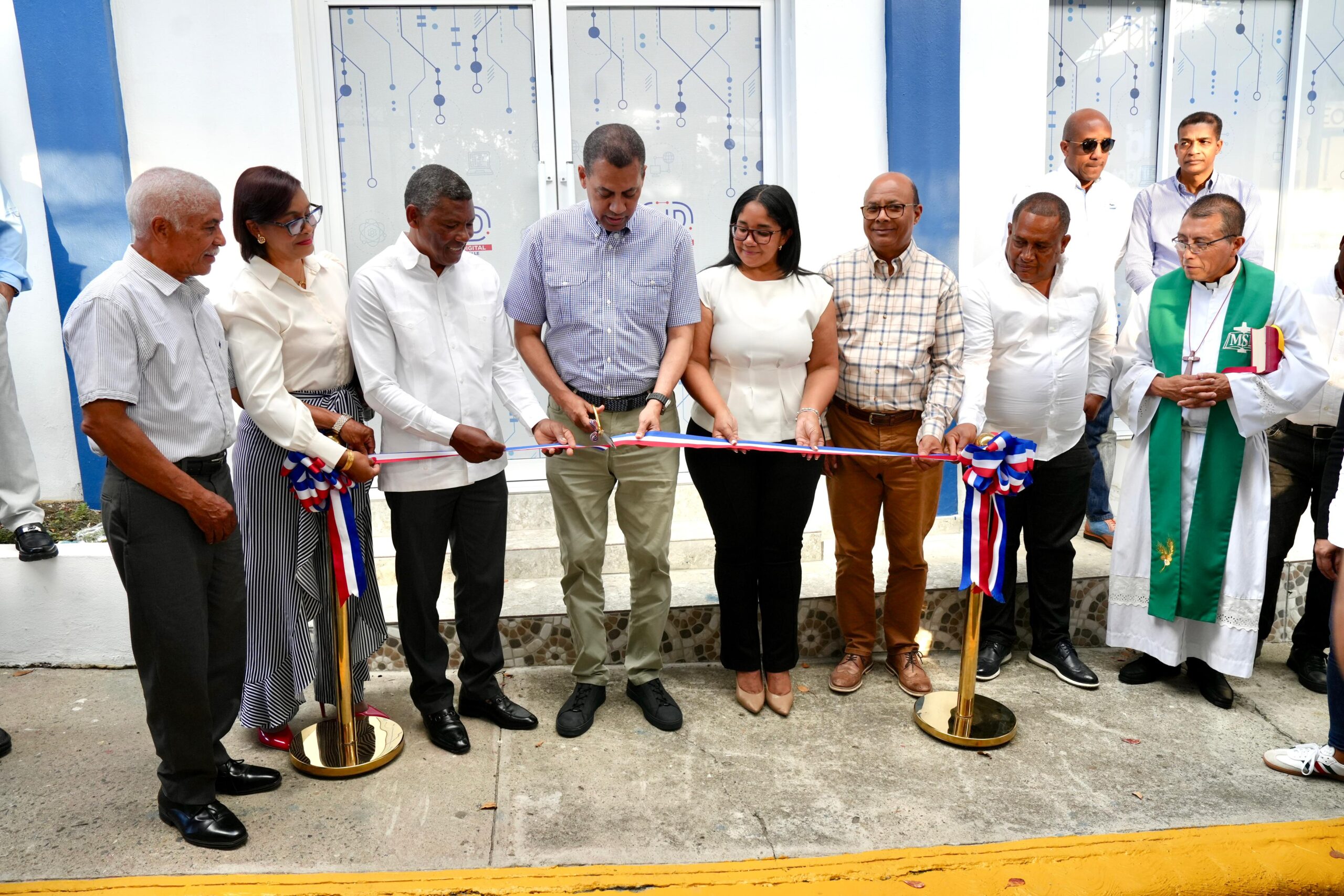 Indotel lleva fibra óptica y formación digital a Hondo Valle con nueva Sala Digital Indotel lleva fibra óptica y formación digital a Hondo Valle con nueva Sala Digital
