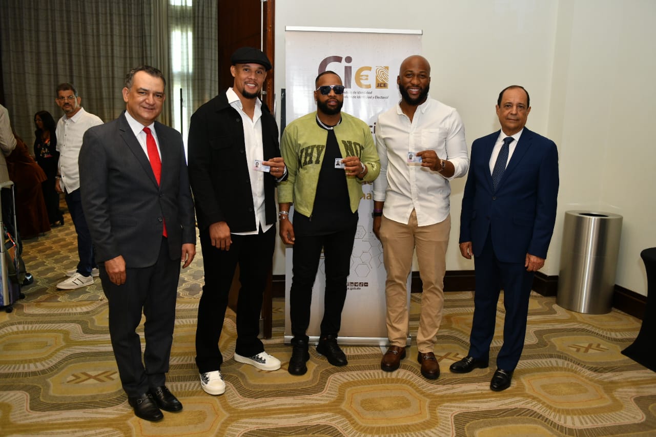 JCE entrega nueva cédula a integrantes de la selección dominicana del Clásico Mundial de Béisbol 2026 JCE entrega nueva cédula a integrantes de la selección dominicana del Clásico Mundial de Béisbol 2026