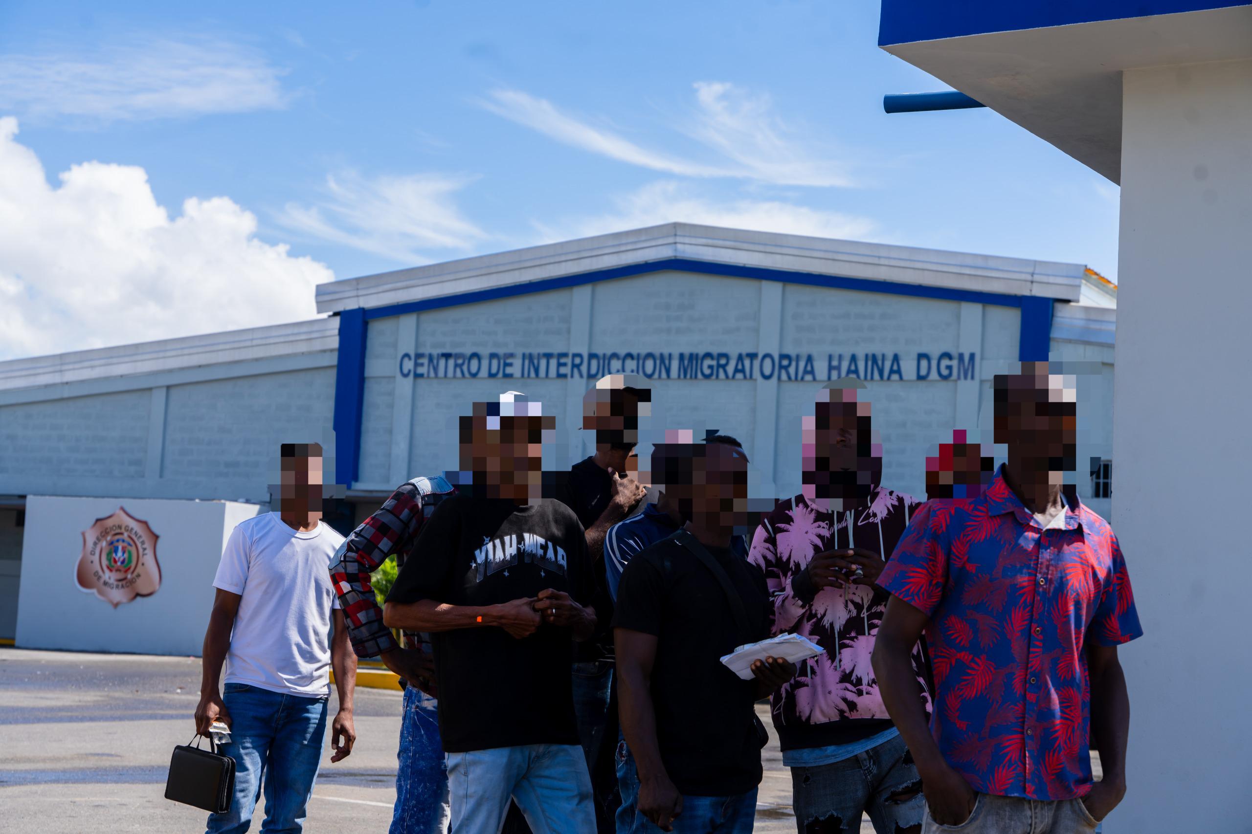Este lunes DGM ejecuta la salida del país de 861 indocumentados y aprehende a 1,104 en operativos