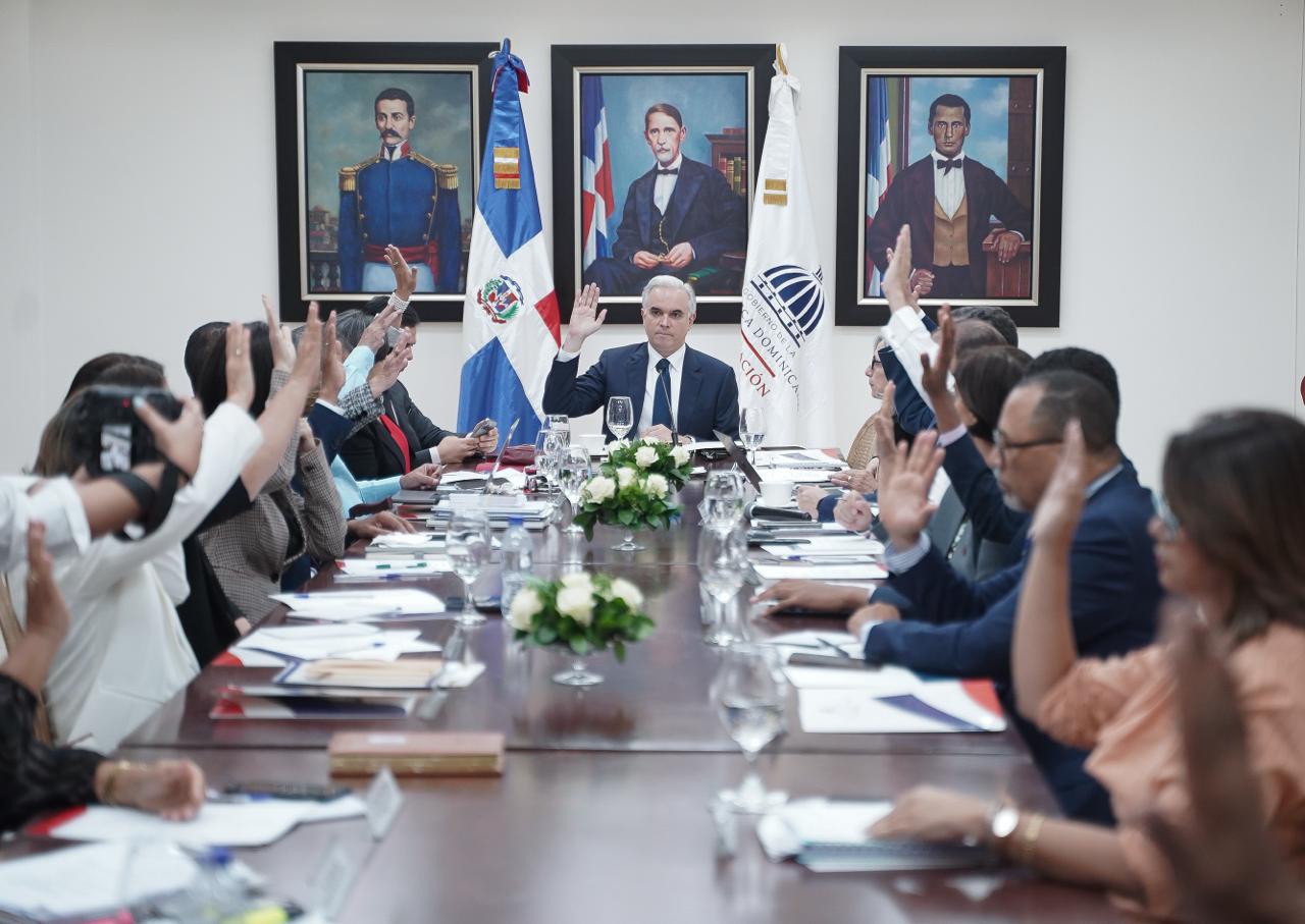 Consejo Nacional de Educación aprueba Estrategia de Educación Digital; socializa propuesta para regular uso de celulares en escuelas