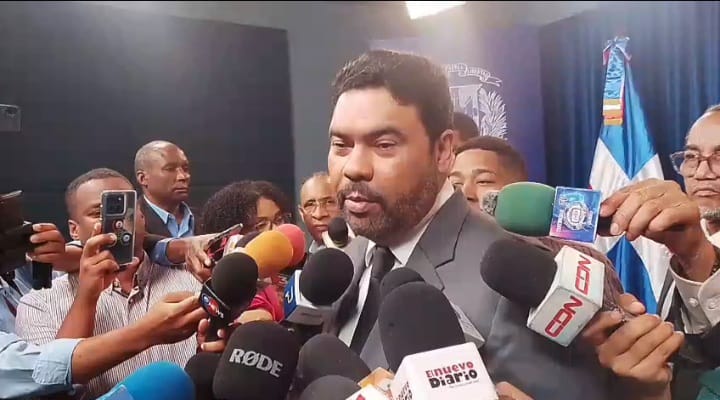 Senador Rafael Barón Duluc defiende consenso alcanzado en el Senado sobre modificación al Código de Trabajo